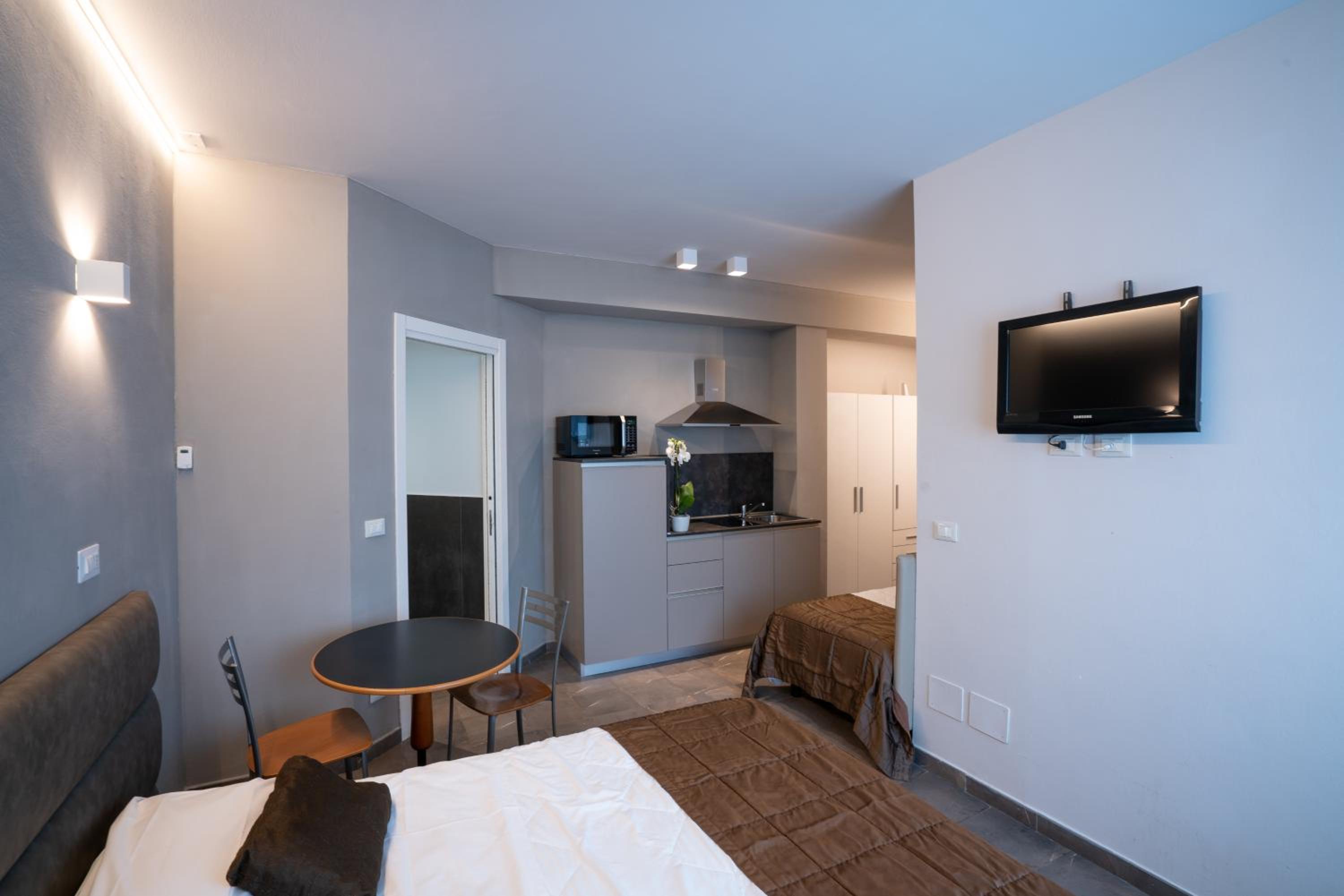 Studio (3 Adults) - Photo 2