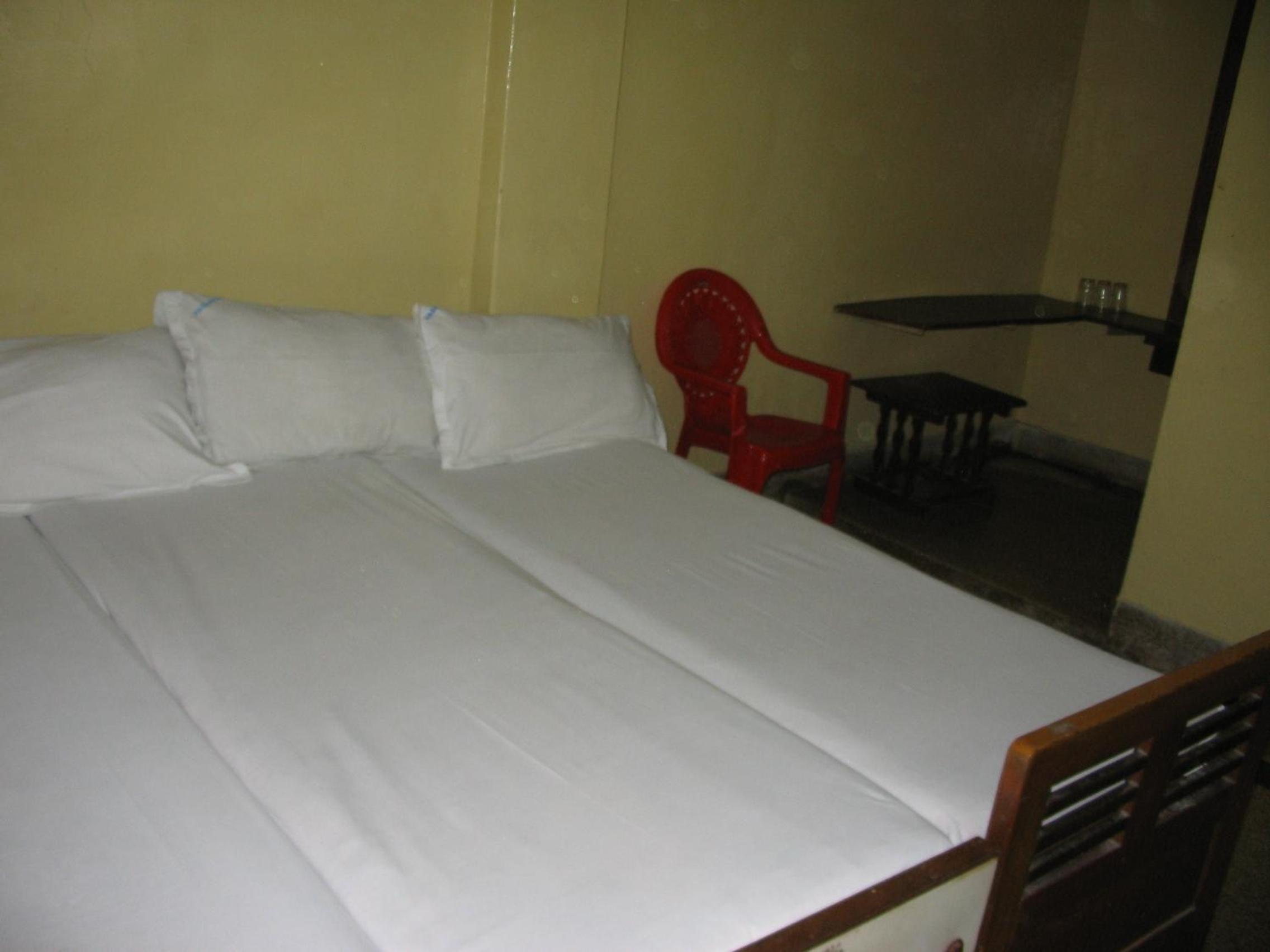 Deluxe Double Room (2 Adults + 1 Child) - Photo 2
