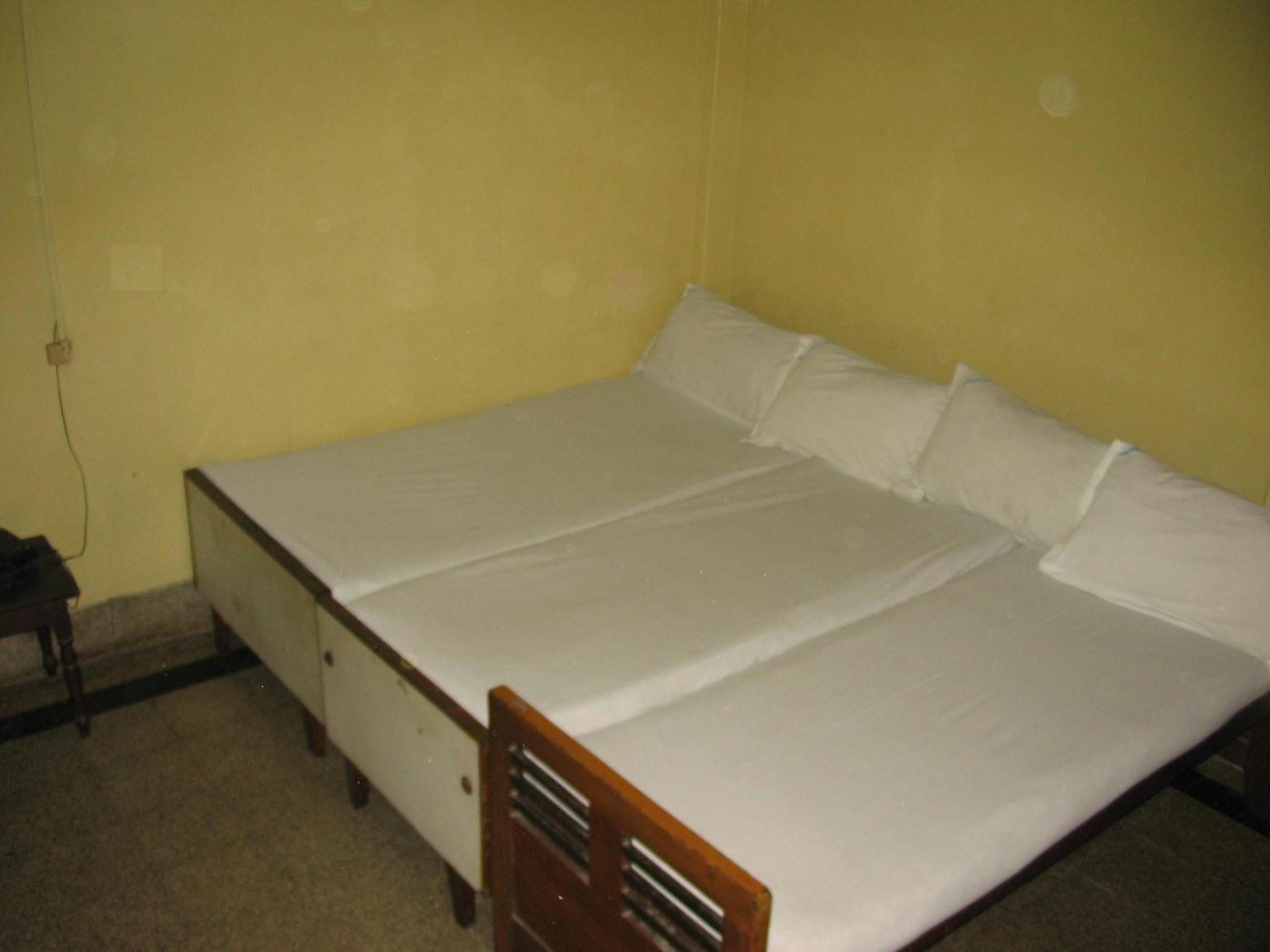 Deluxe Double Room (2 Adults + 1 Child) - Photo 1