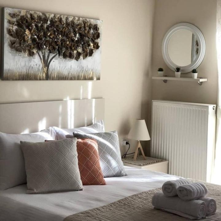 One-Bedroom Apartment - Photo 1