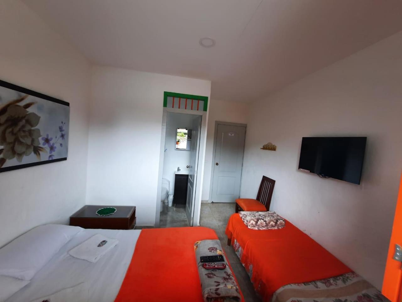 Twin Room with Private Bathroom photo 2