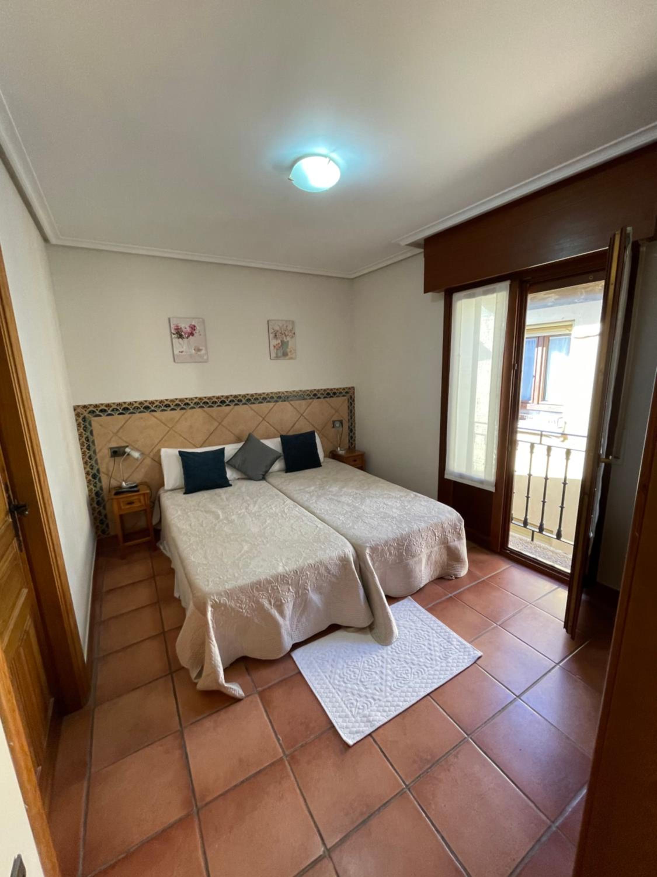 Double or Twin Room with Balcony - Photo 3