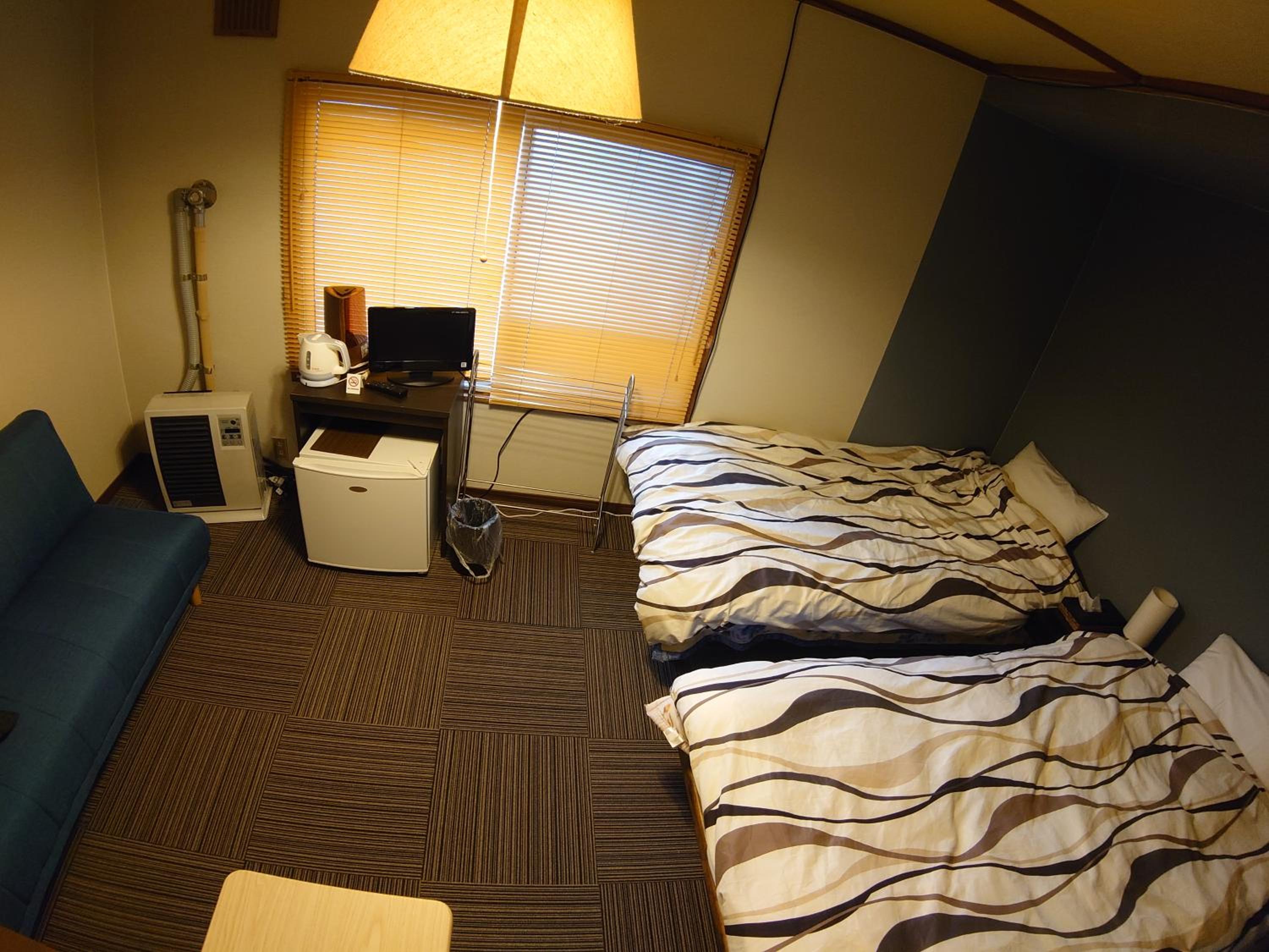 Twin Room with Shared Bathroom photo 3