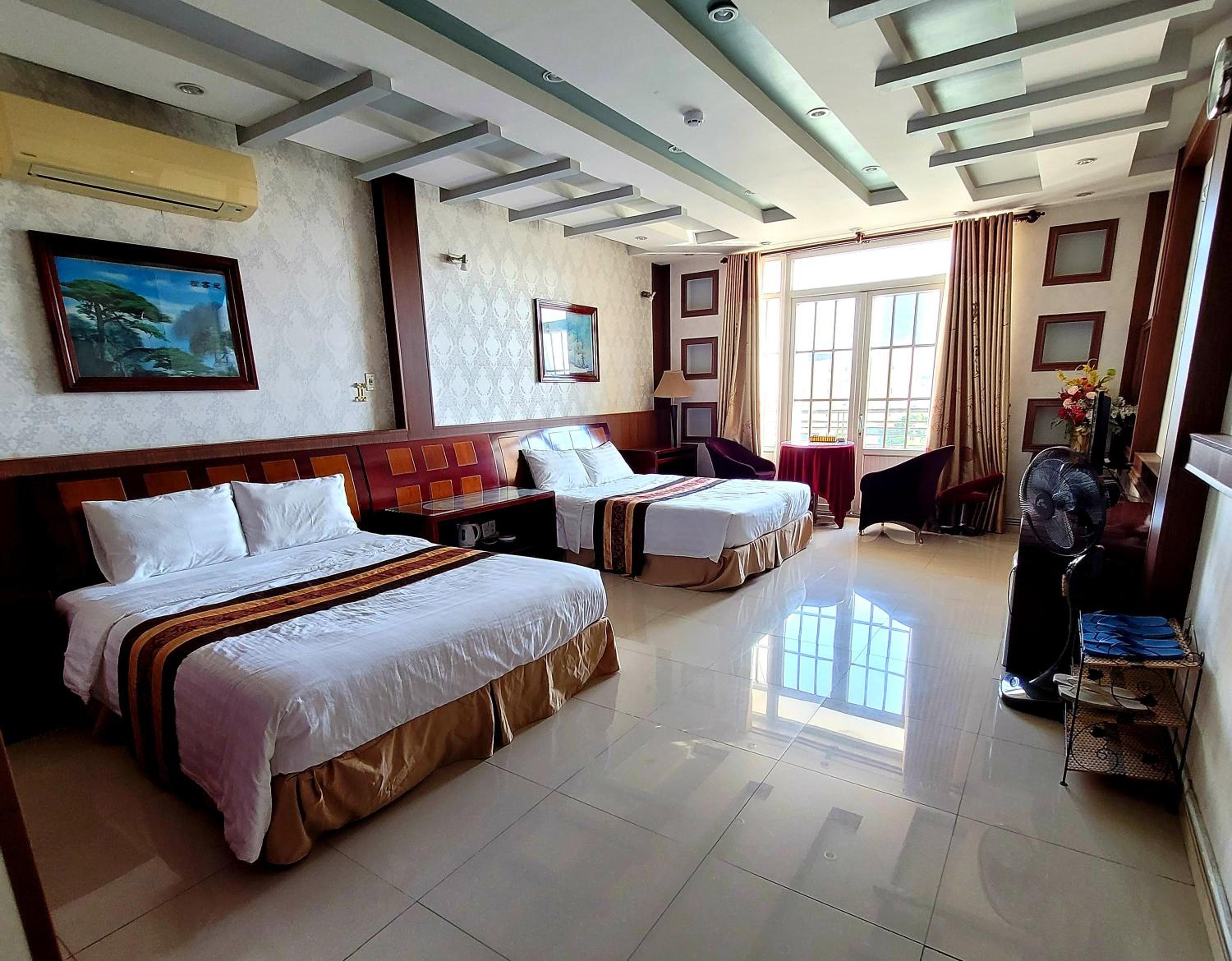King Room with Two King Beds photo 1