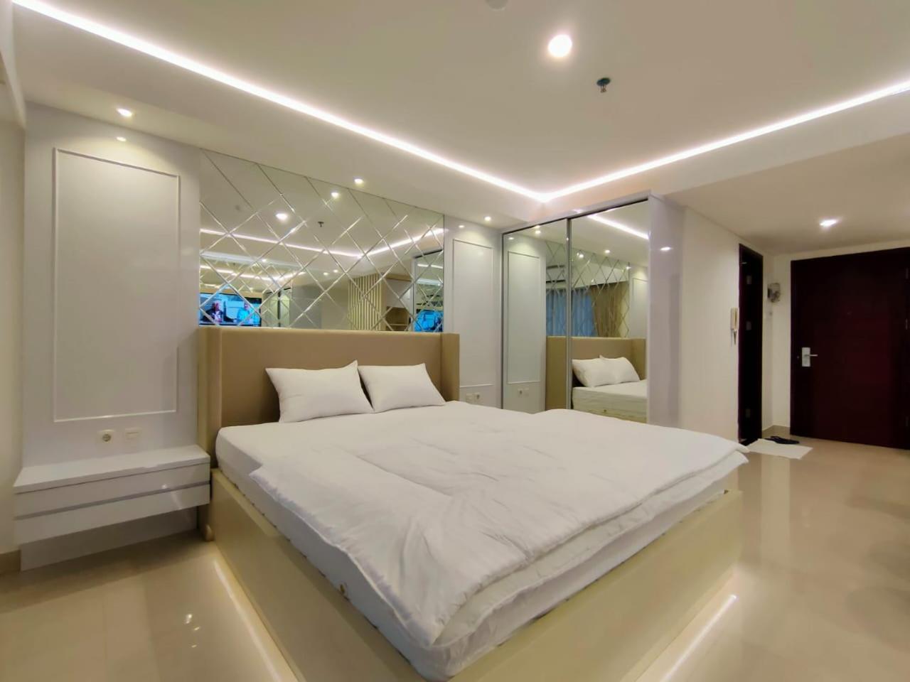 One-Bedroom Apartment - Photo 1