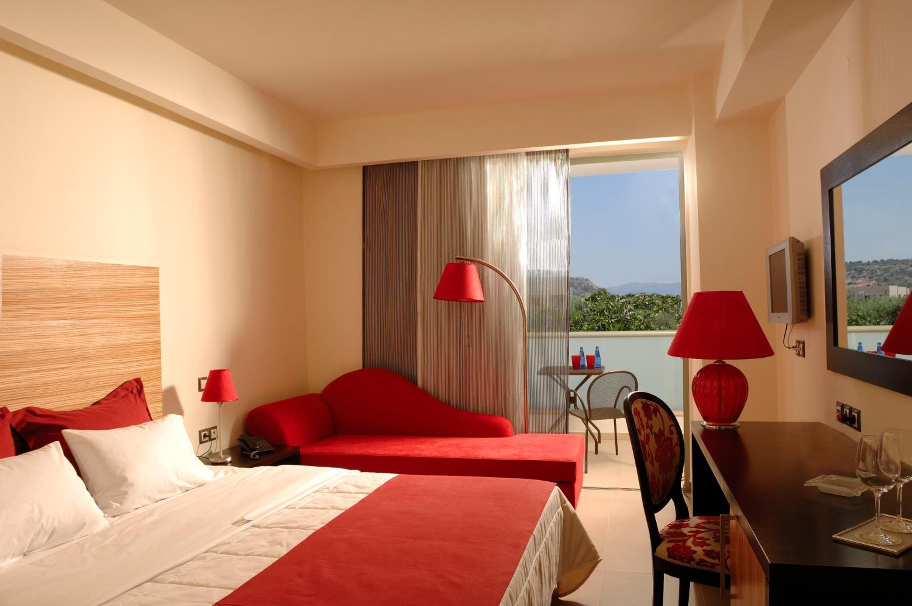 Junior Suite with Balcony - Photo 5