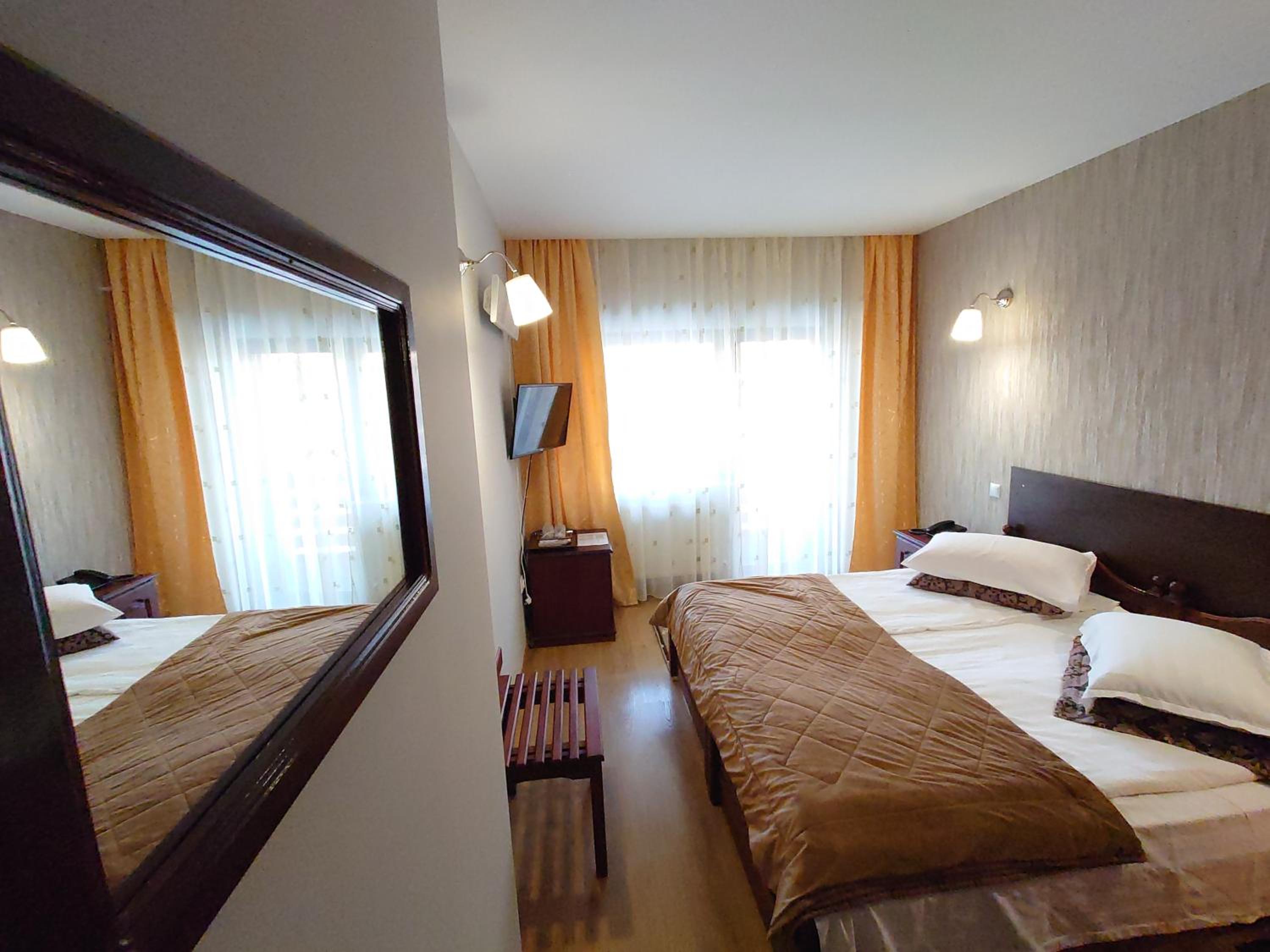 Superior Double or Twin Room - Photo 8