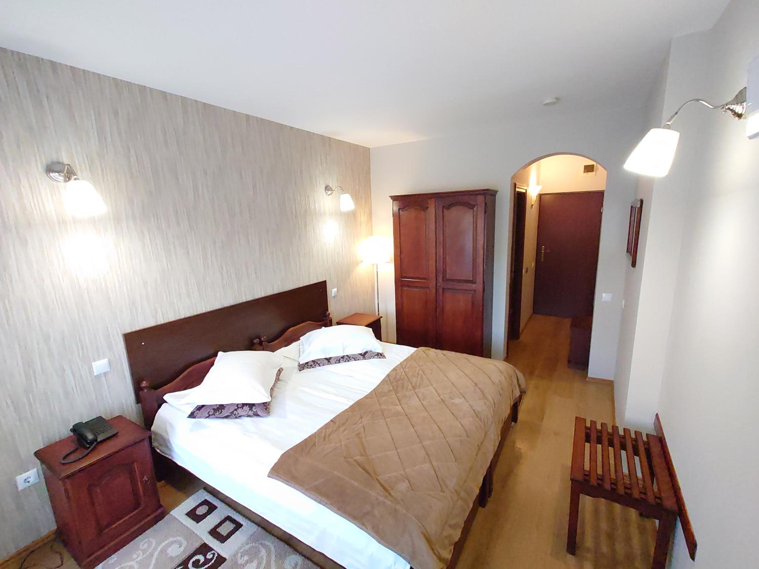 Superior Double or Twin Room - Photo 9