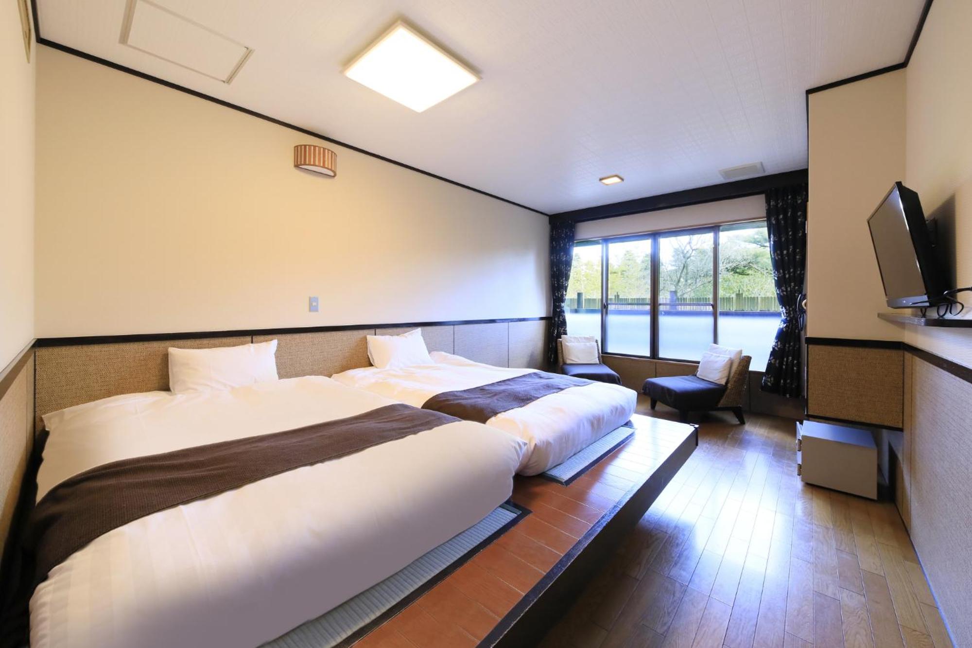 Standard Twin Room with Shared Bathroom*