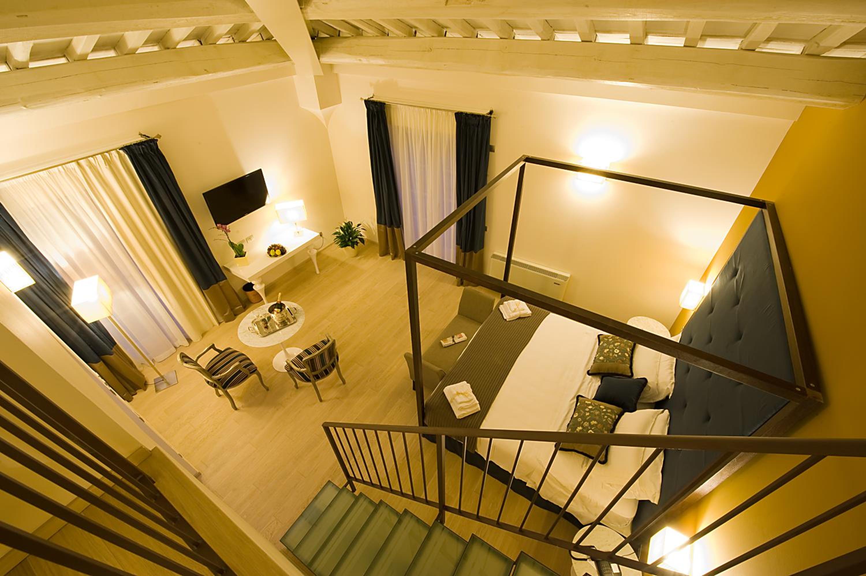 Family Room - Photo 6