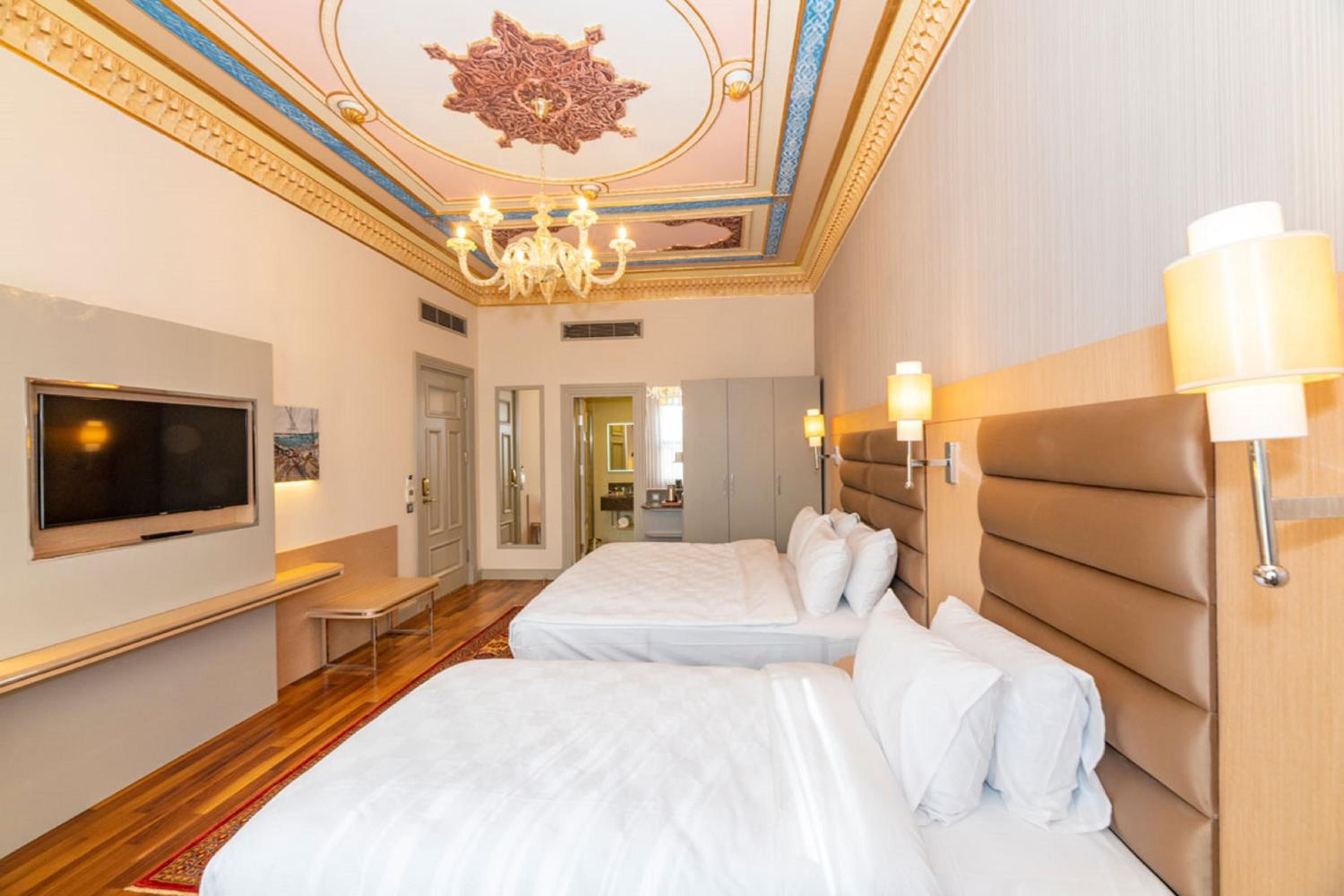 Deluxe Triple Room photo 2