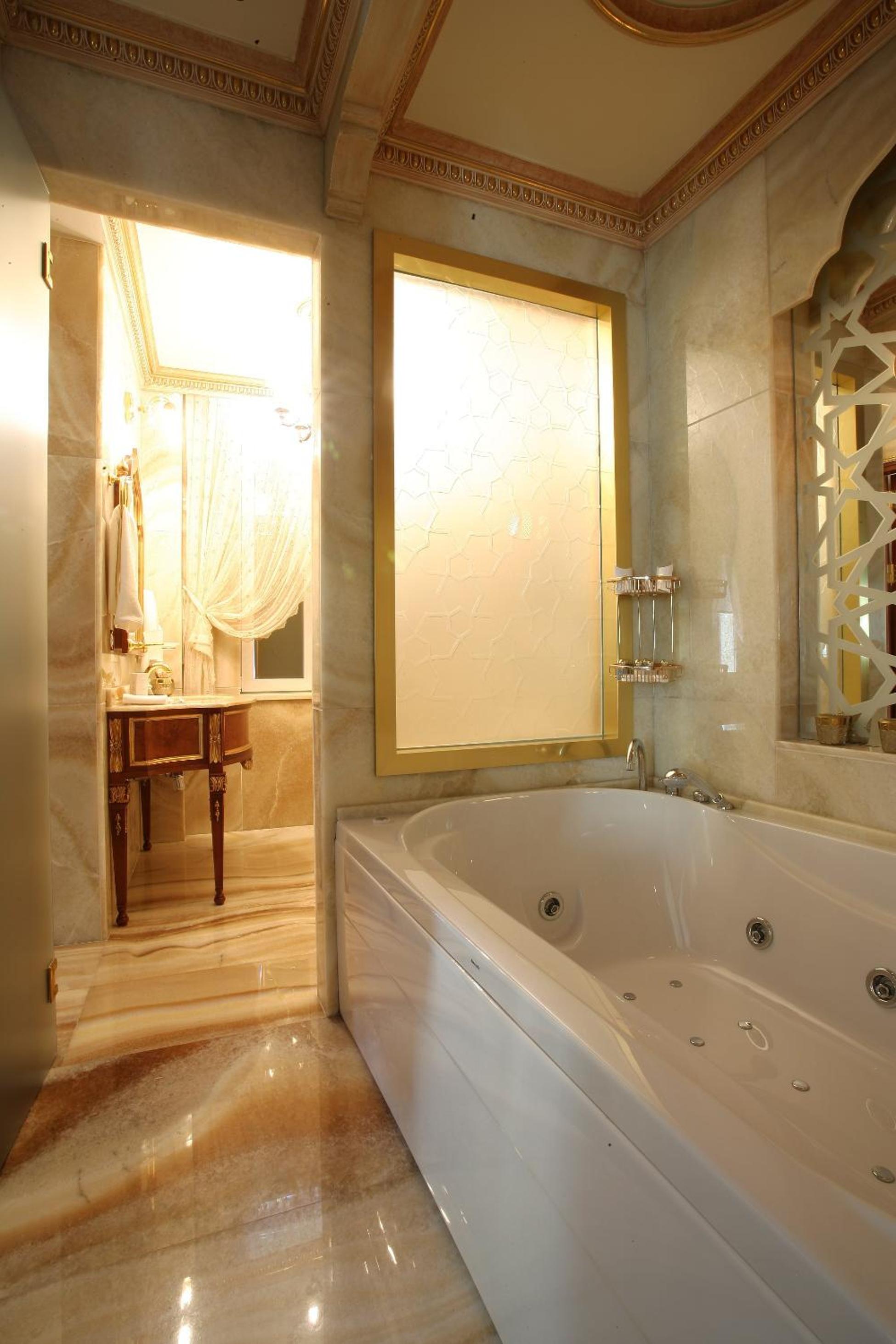 King Suite photo 2