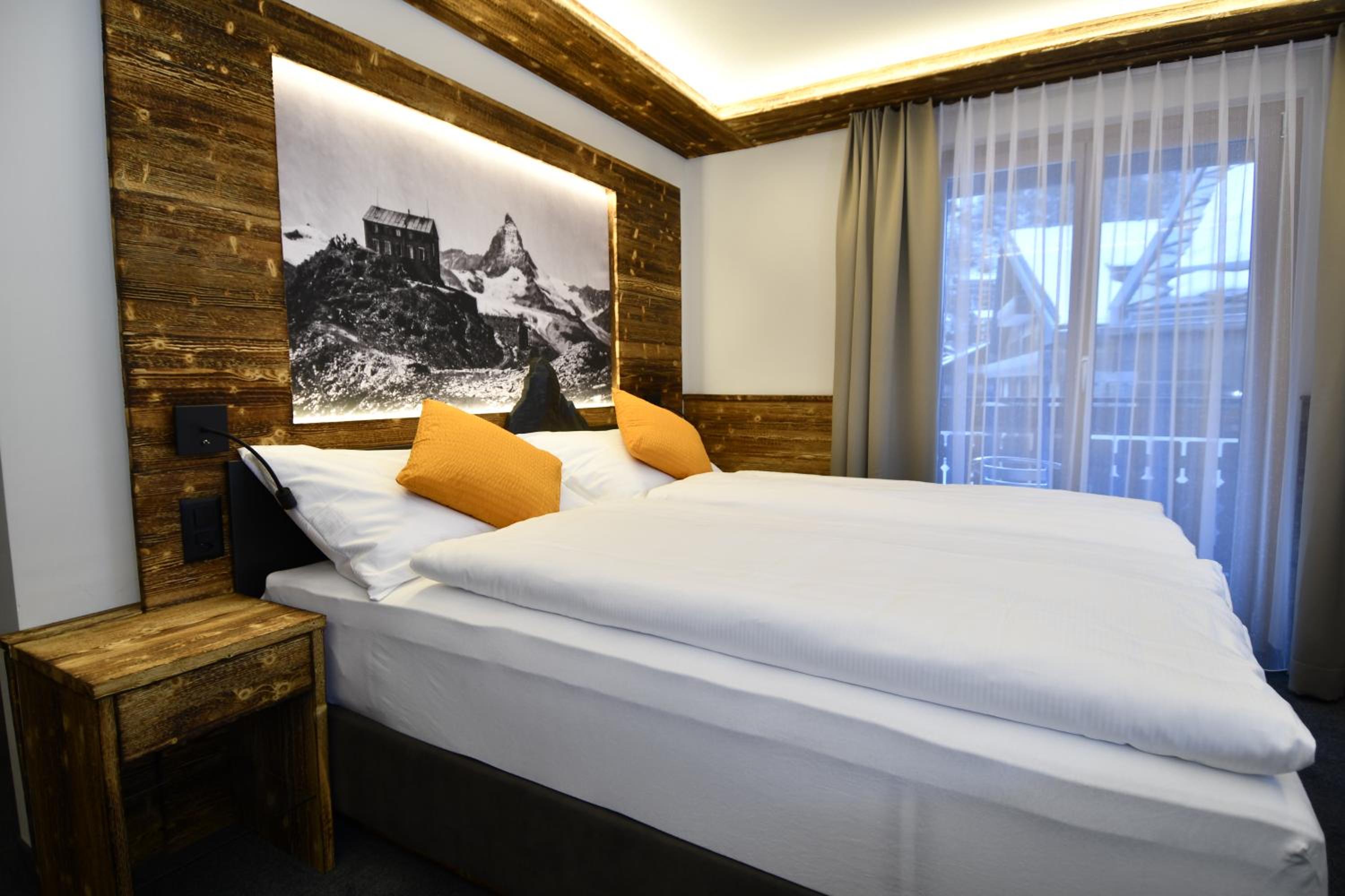 Deluxe Double Room with Matterhorn View