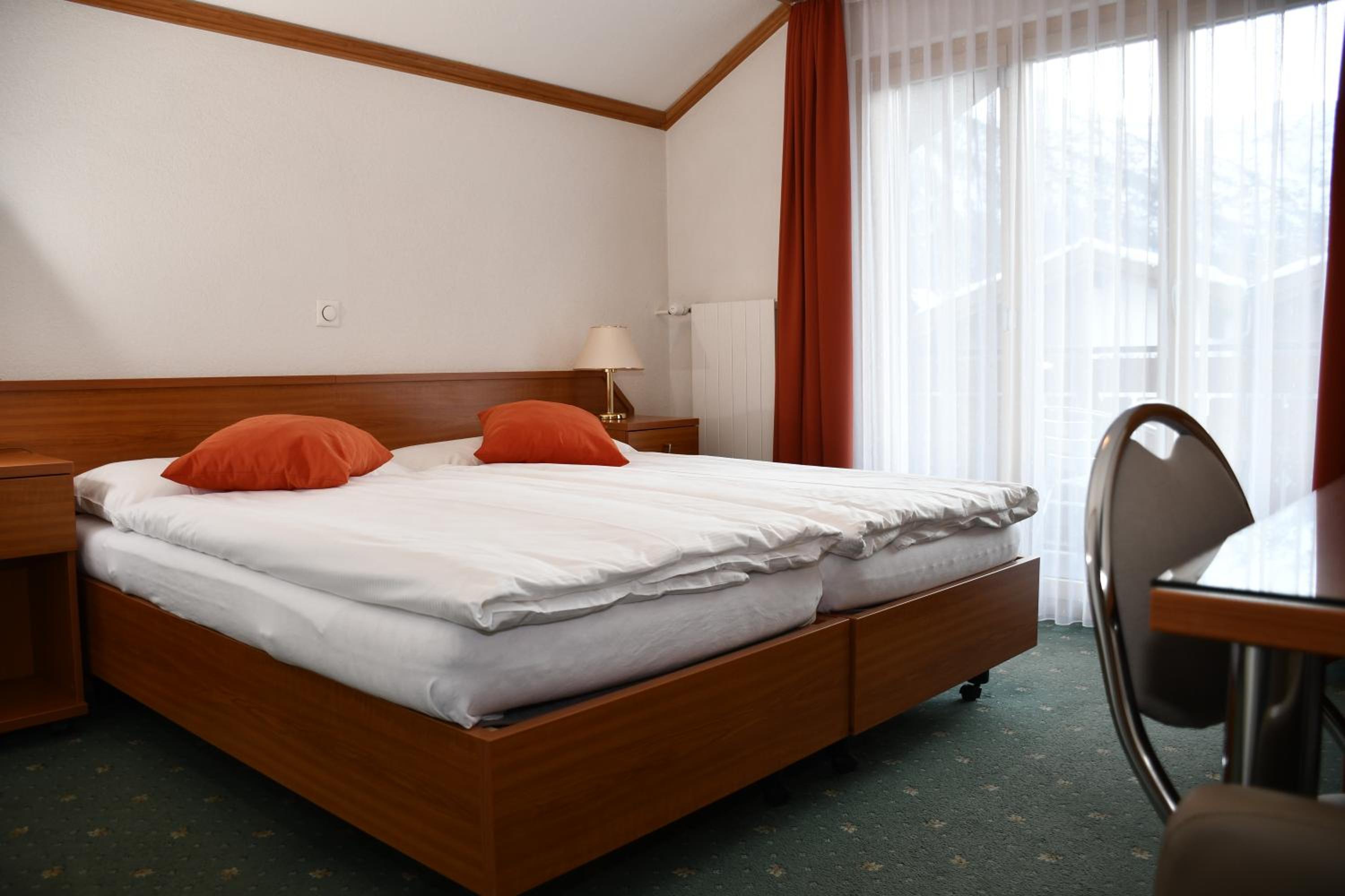Double Room with Spa Bath and Matterhorn View