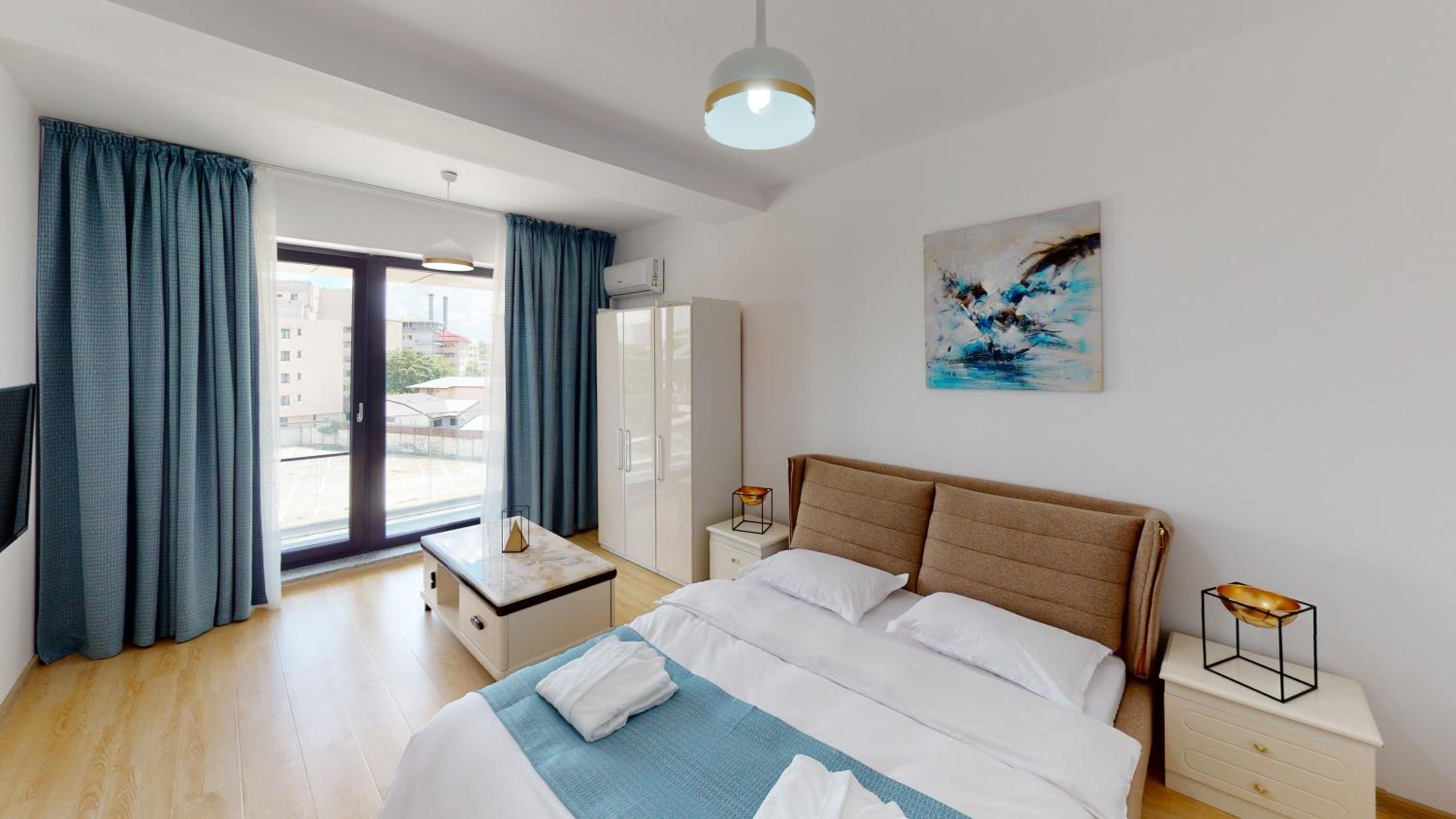 King Junior Suite with Balcony - Photo 3