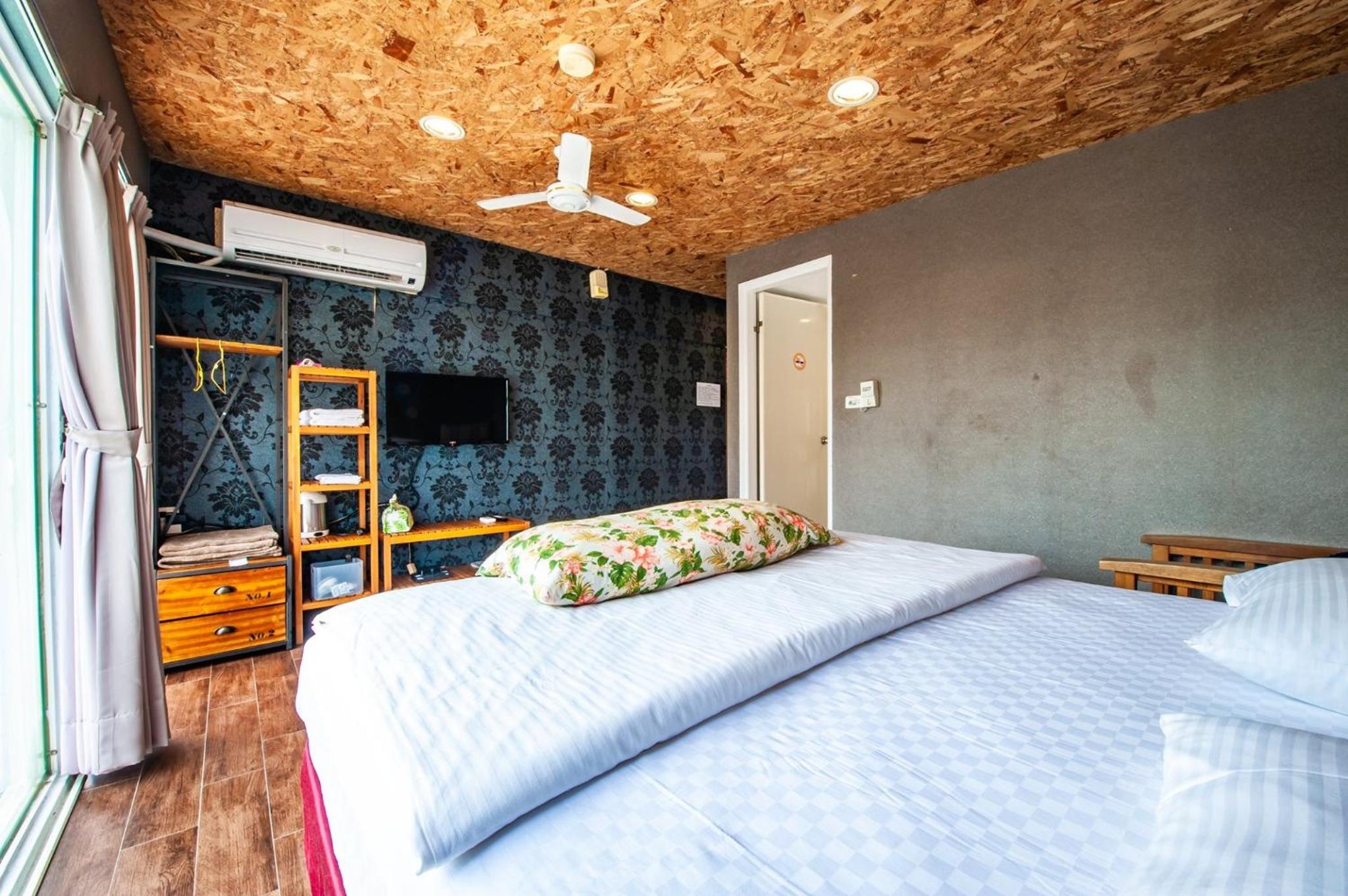 Standard Queen Room with Sea View photo 1