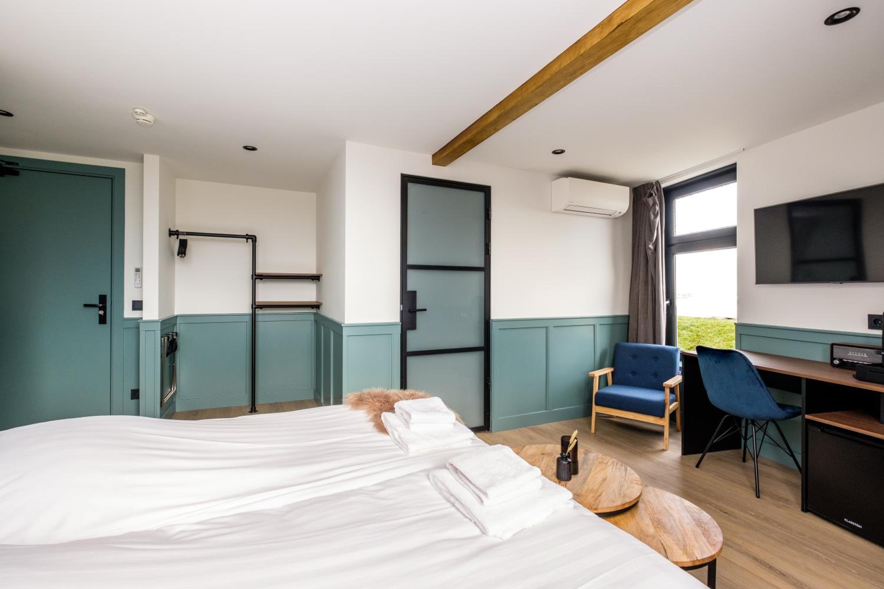 Deluxe Double Room - Photo 7