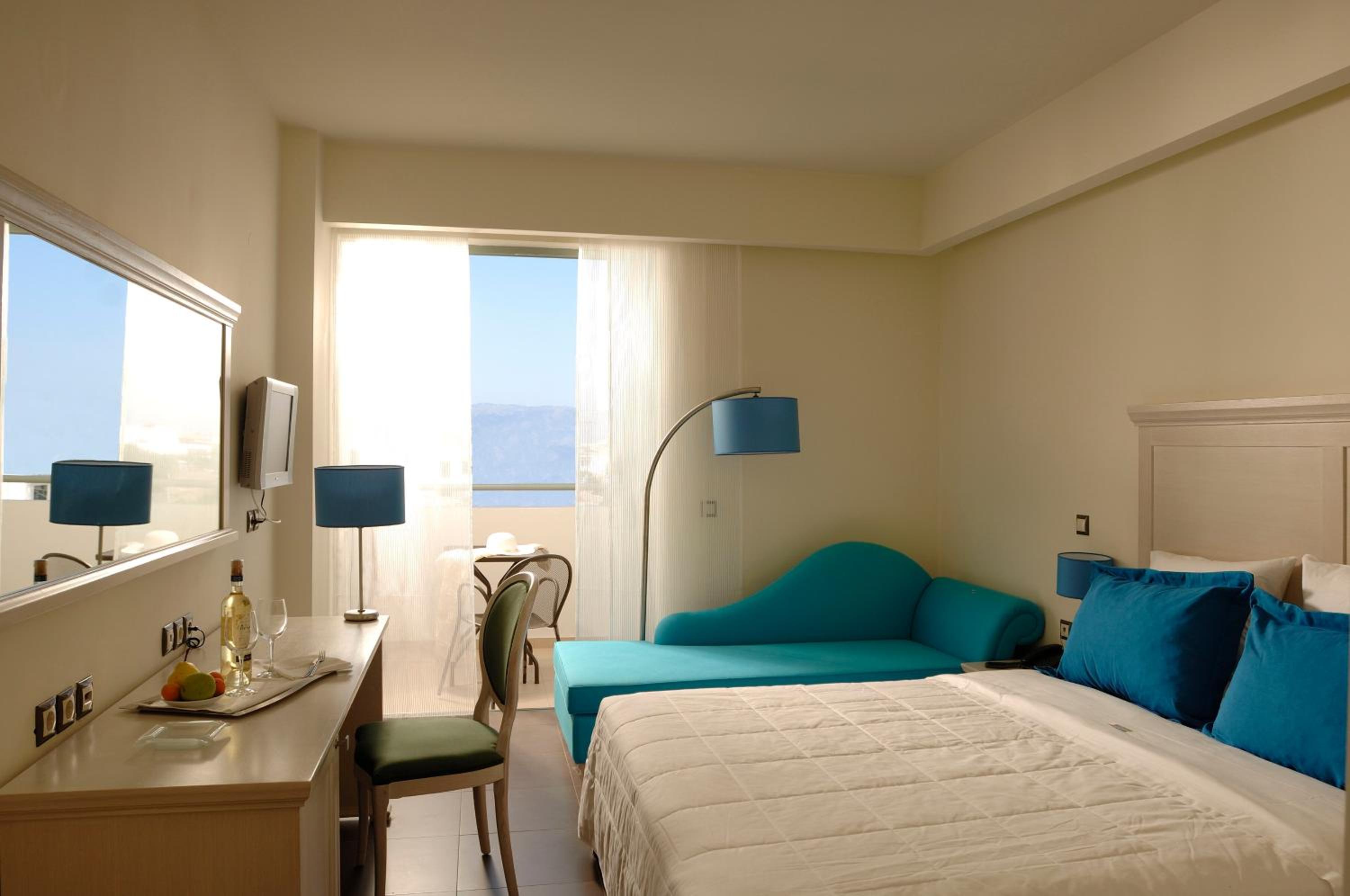 Deluxe Double or Twin Room with Balcony - Photo 4