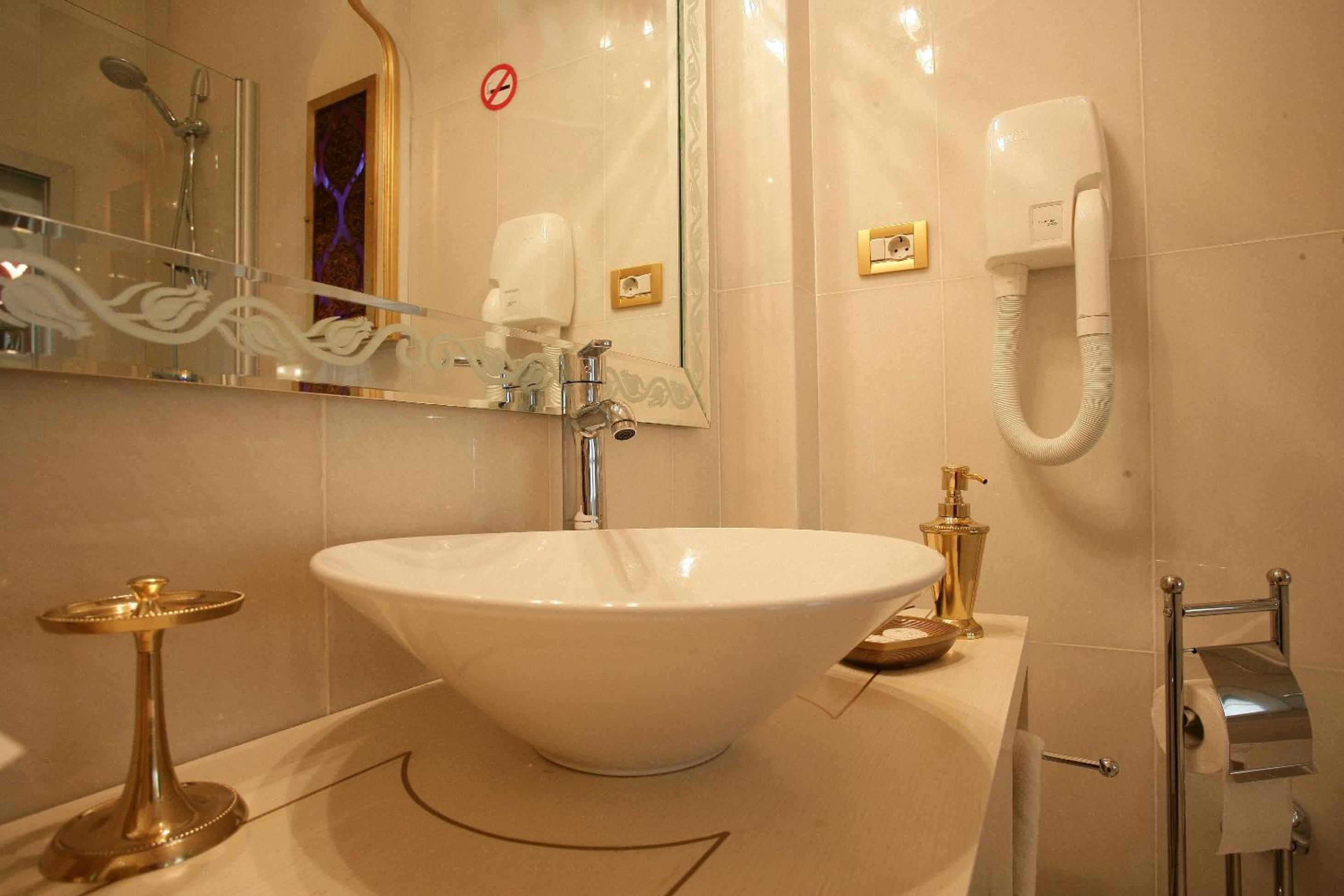 One-Bedroom Suite with Sea View photo 2