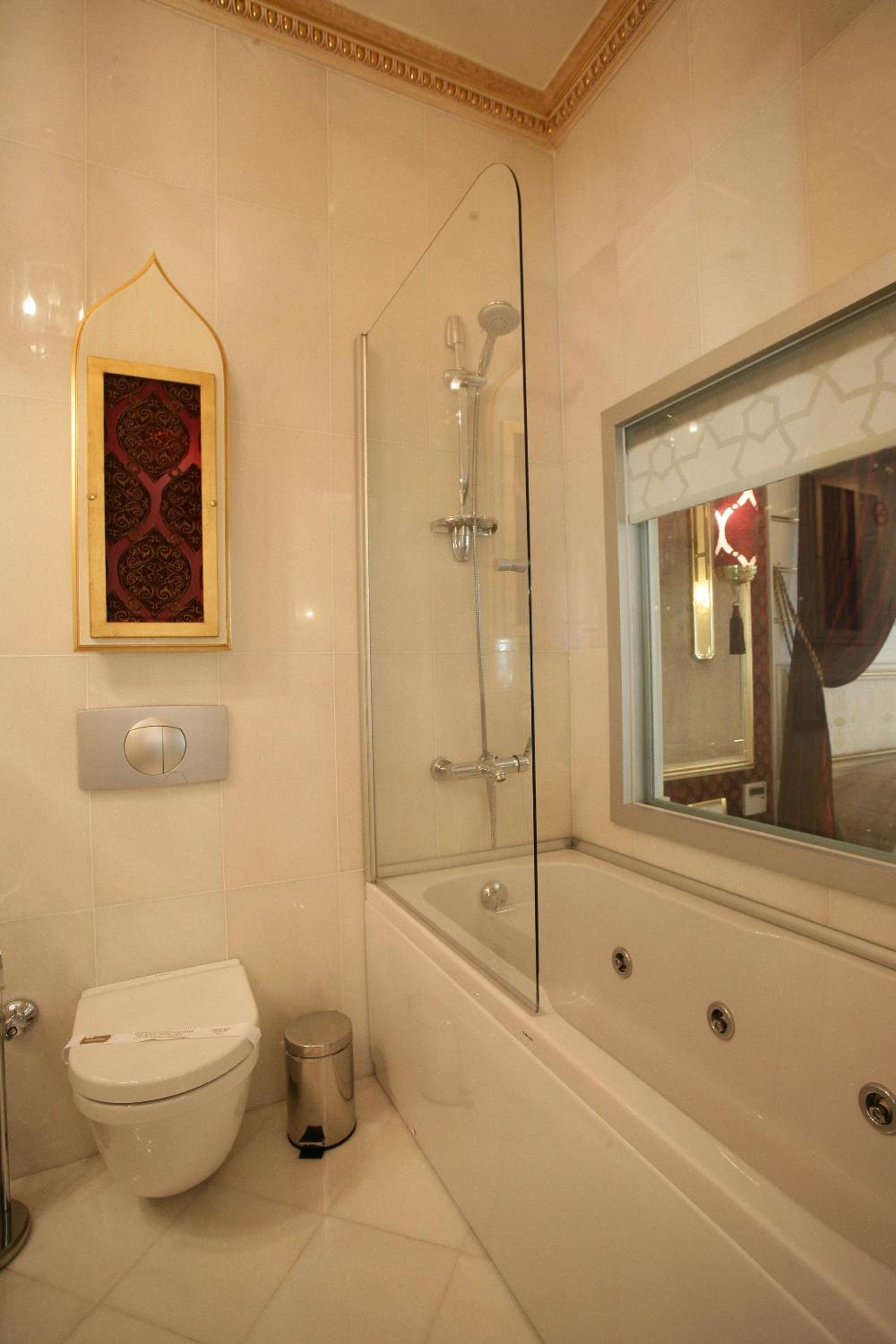 One-Bedroom Suite with Sea View photo 3