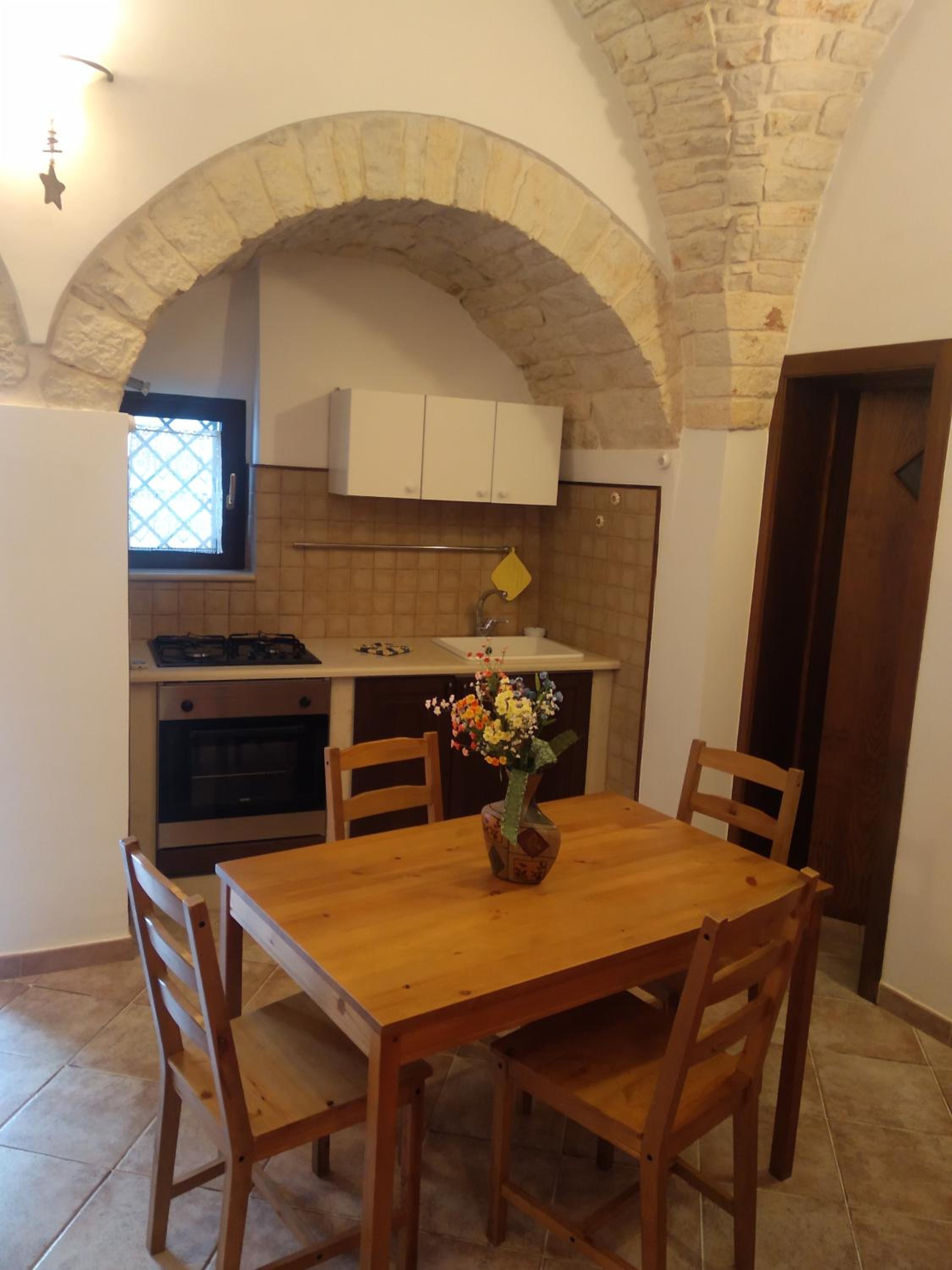One-Bedroom Apartment - Photo 4