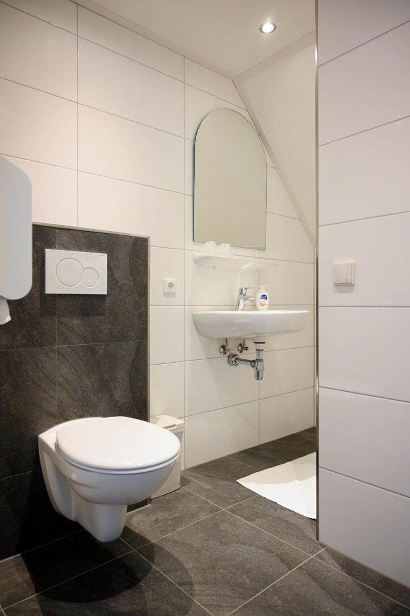 Standard Twin Room - Photo 5