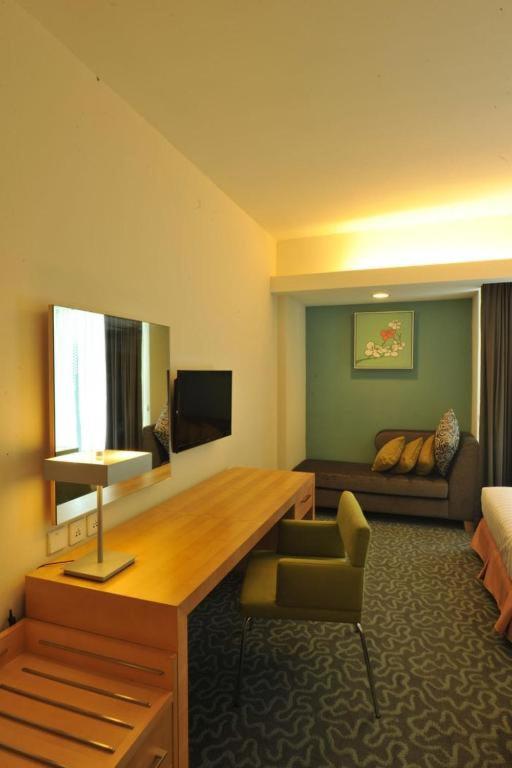 Deluxe King Room photo 3