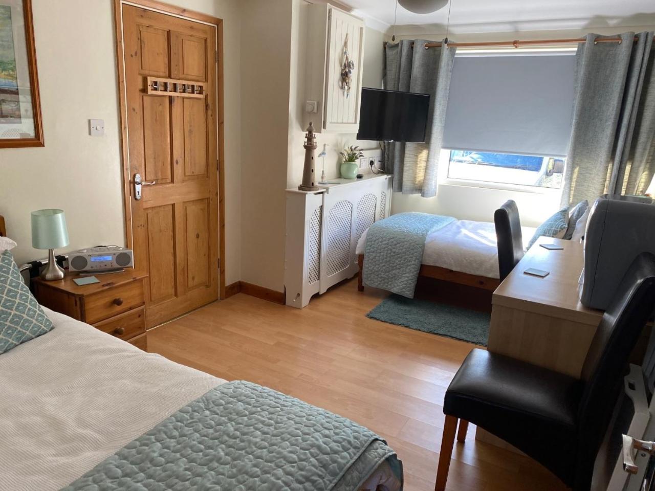 Twin Room with Ensuite and Private Entrance photo 1