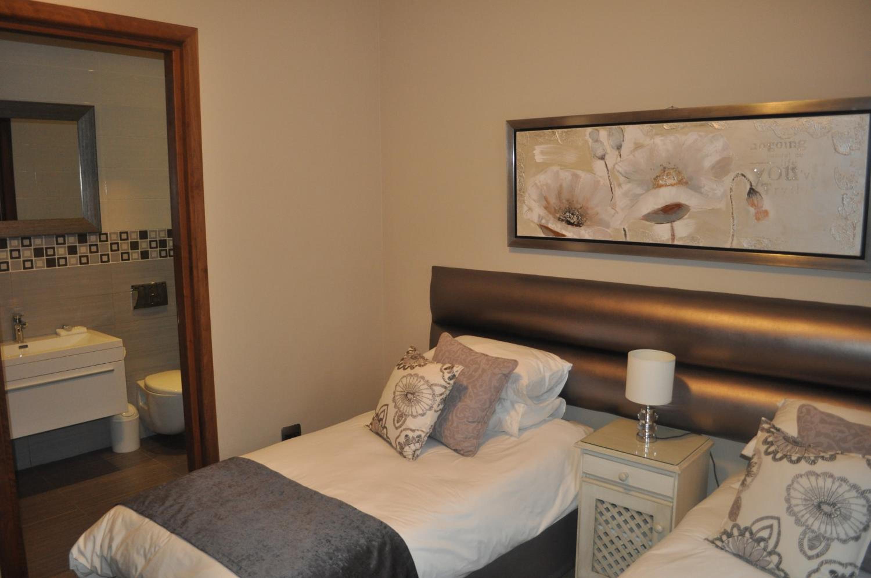 Three-Bedroom Apartment photo 1
