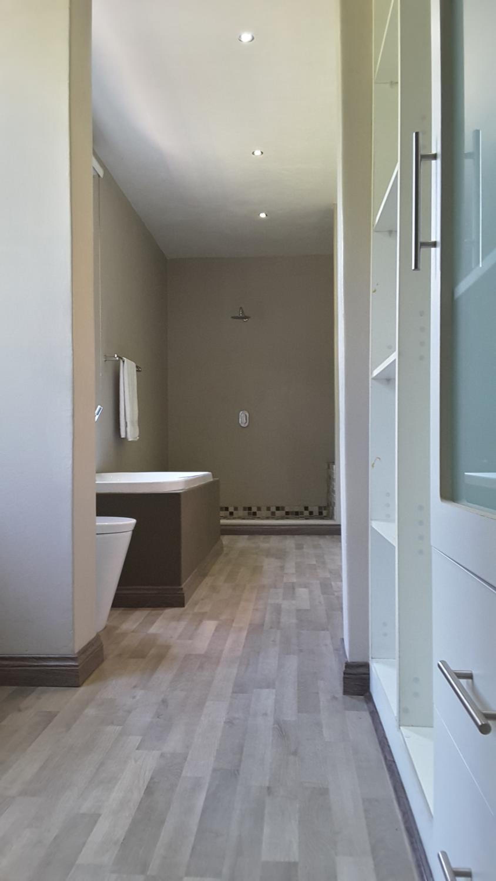 Deluxe Suite - Photo 13