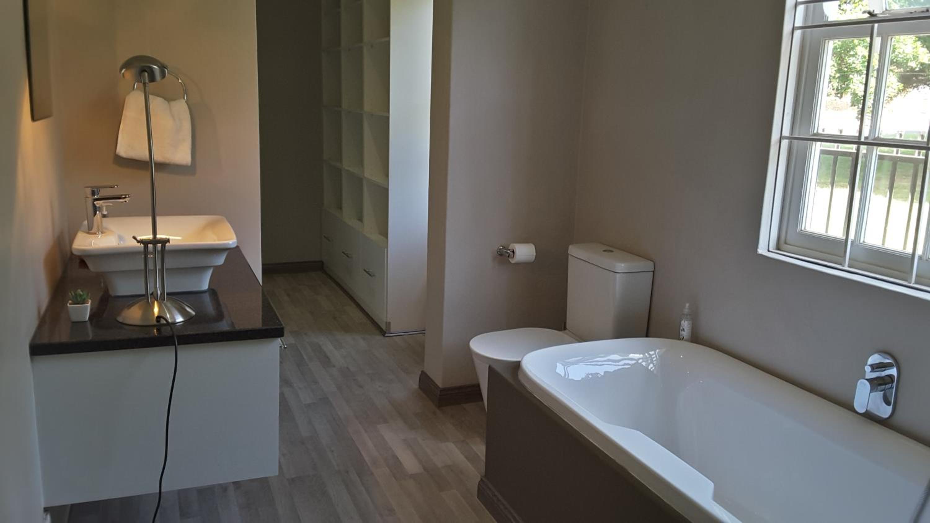 Deluxe Suite - Photo 12
