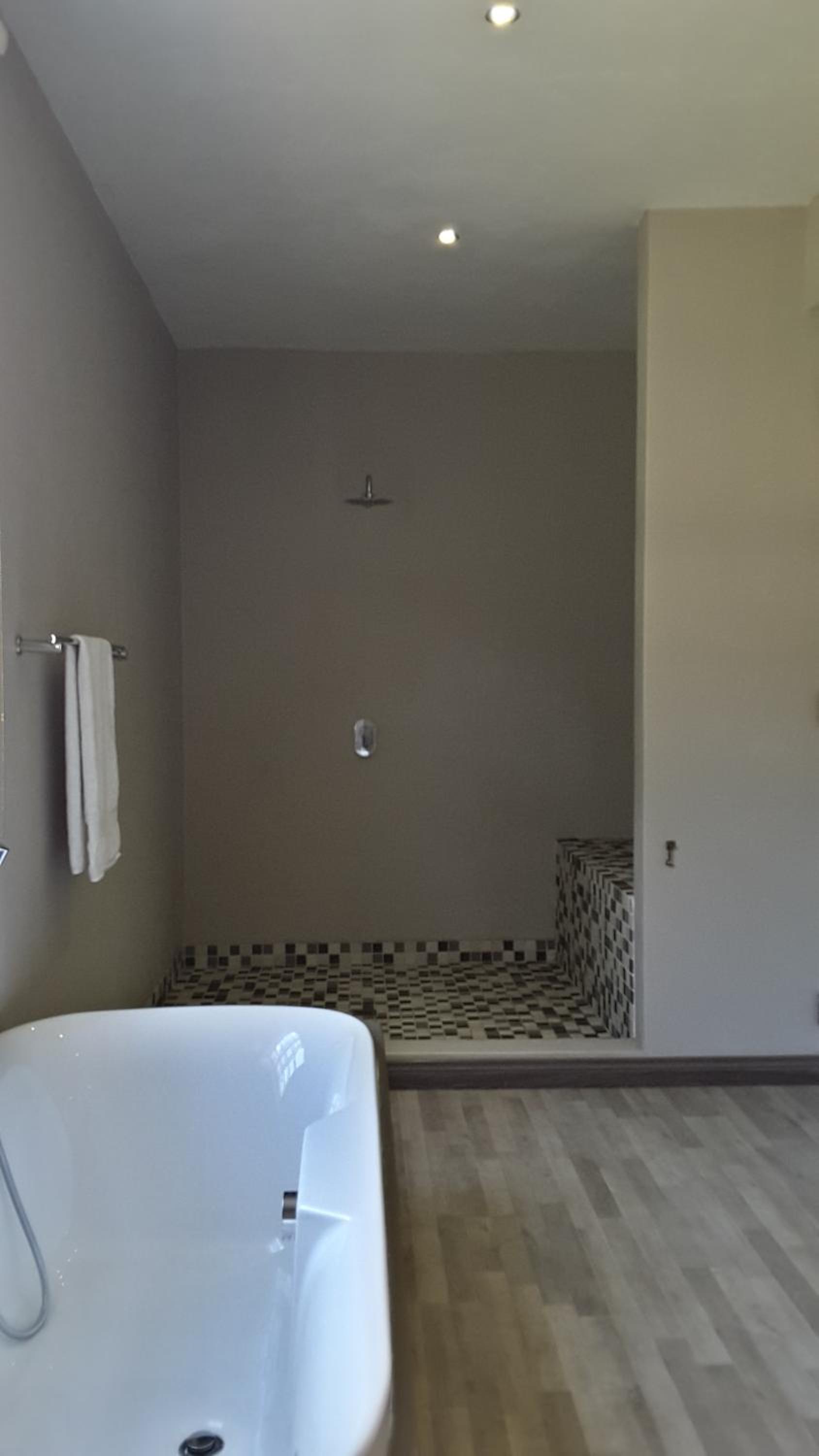 Deluxe Suite - Photo 9