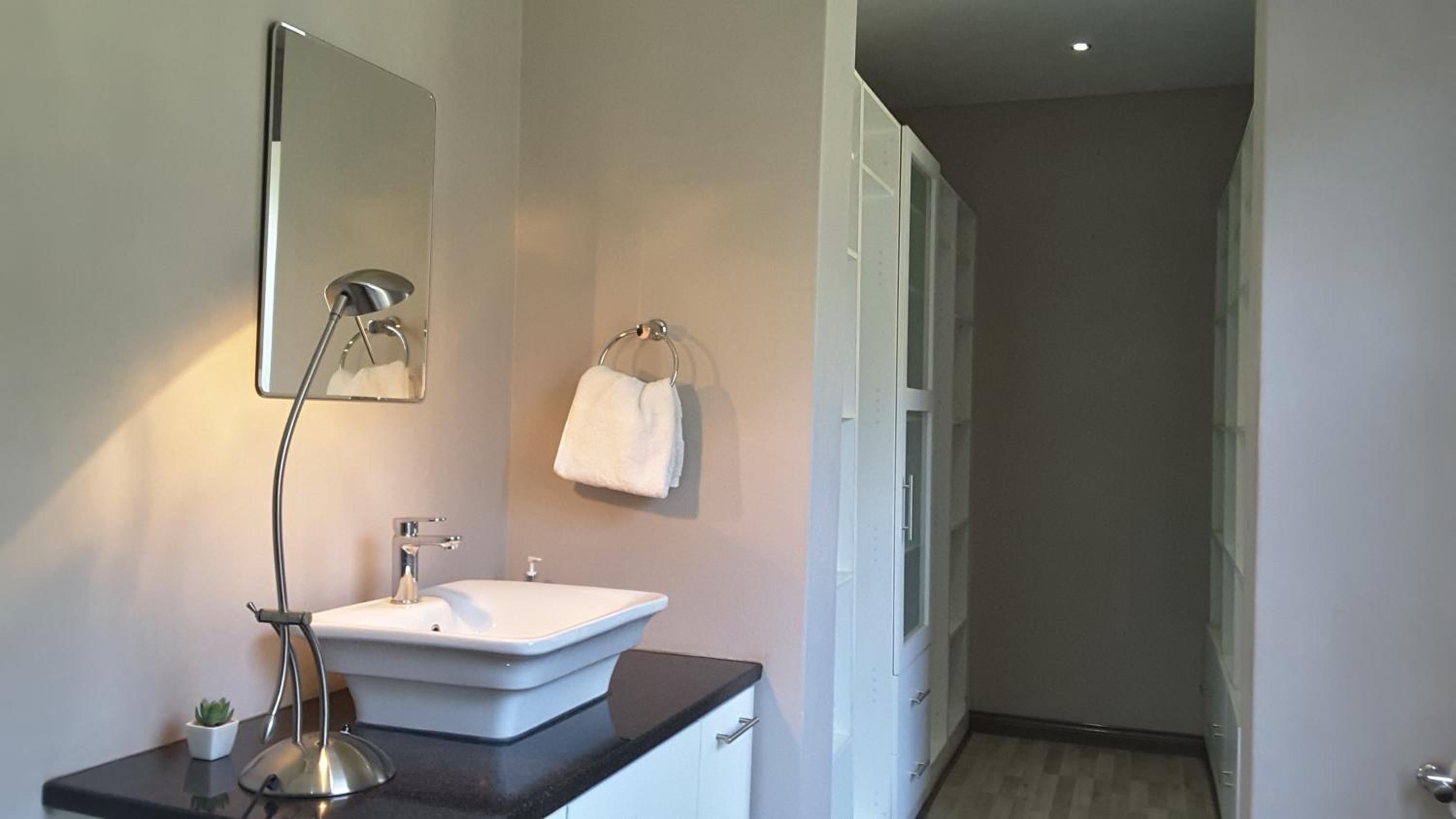 Deluxe Suite - Photo 5