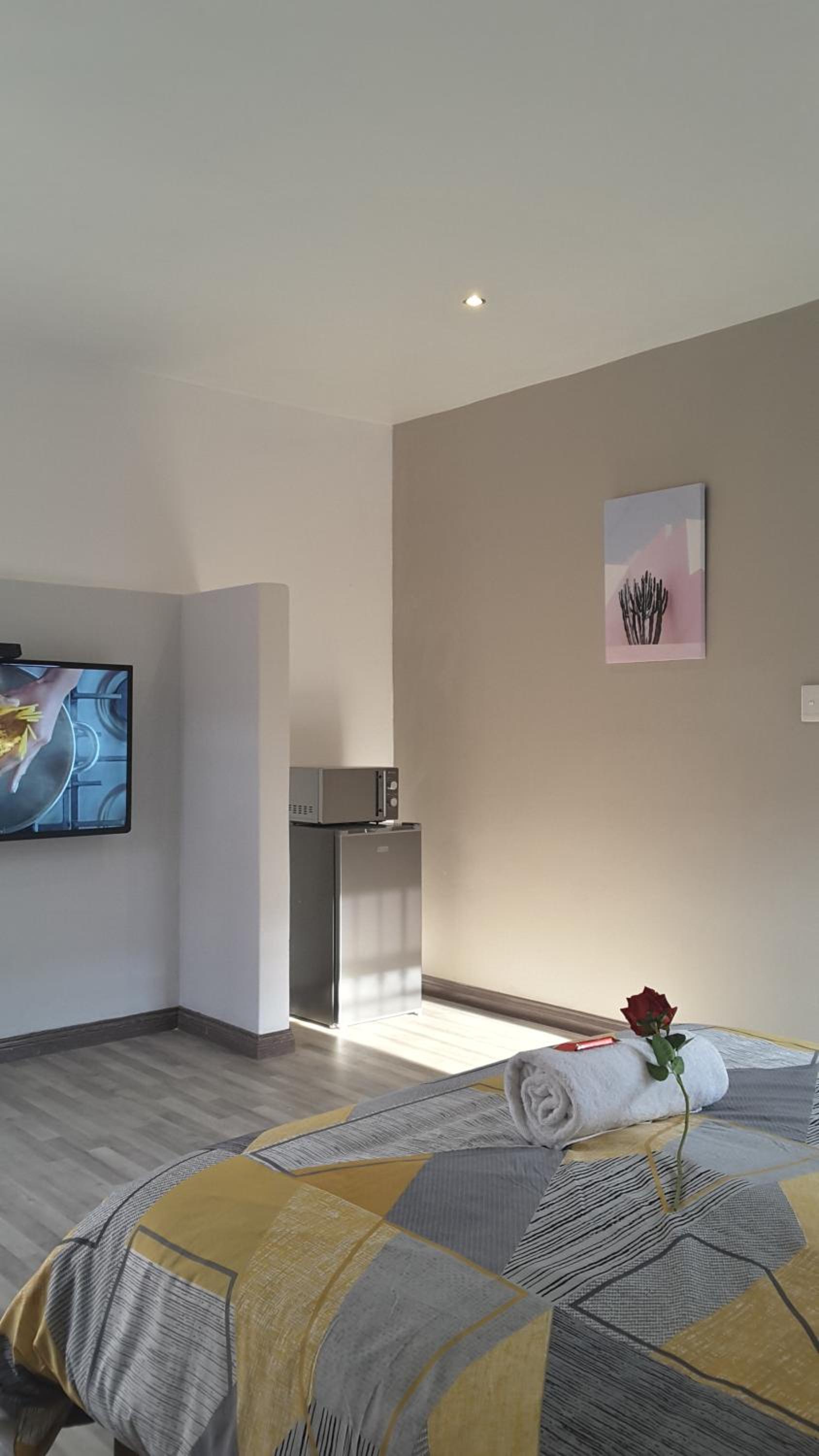 Deluxe Suite - Photo 6