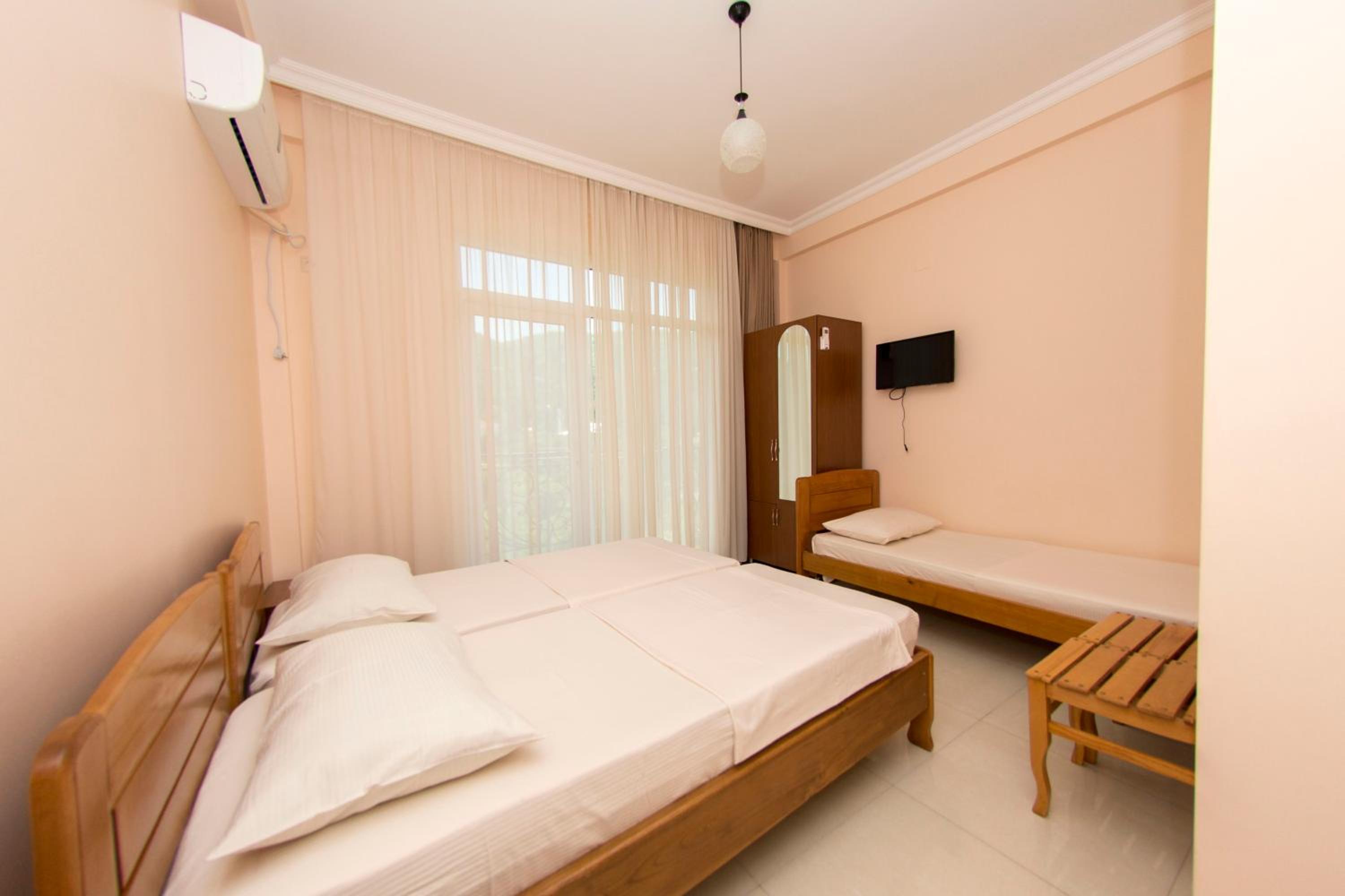 Twin Room with Bath photo 2