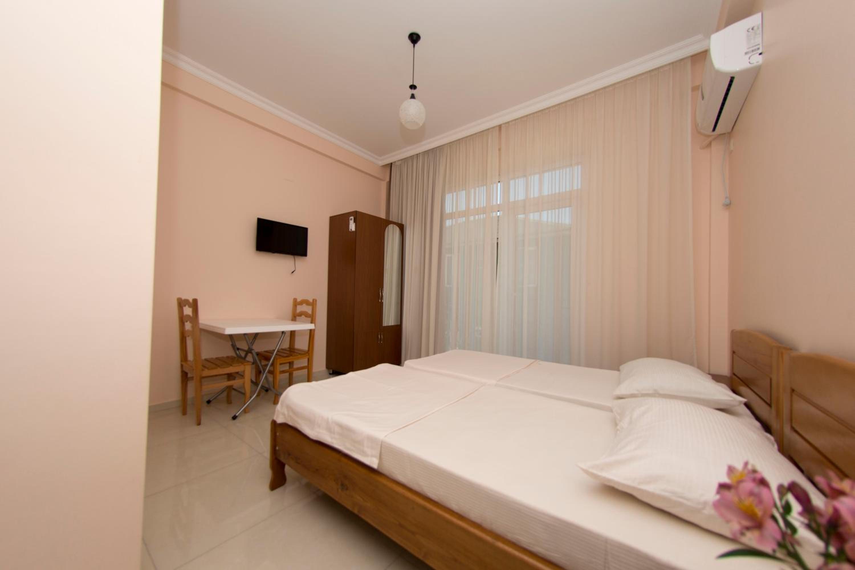 Twin Room with Bath photo 3