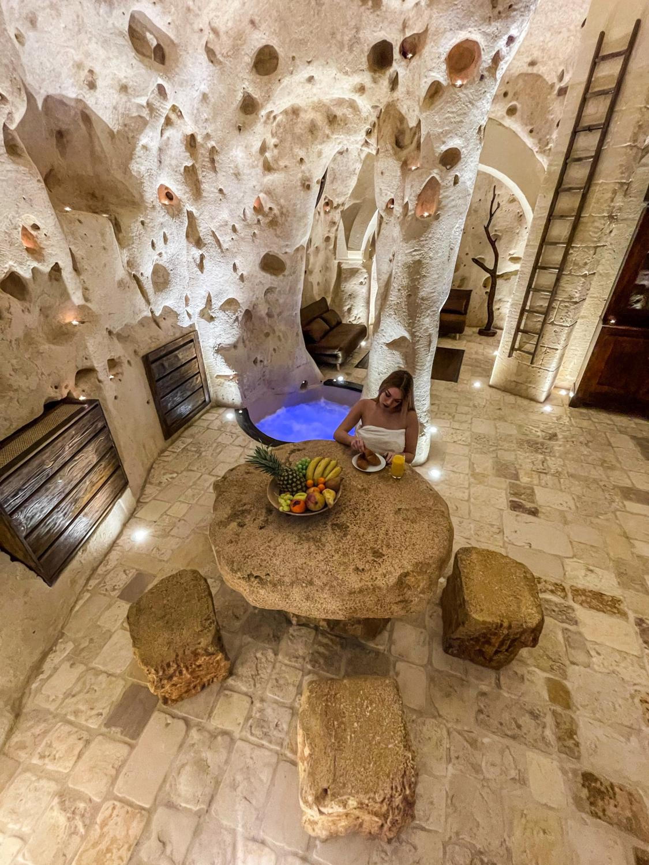 Suite with Private Pool - Photo 16