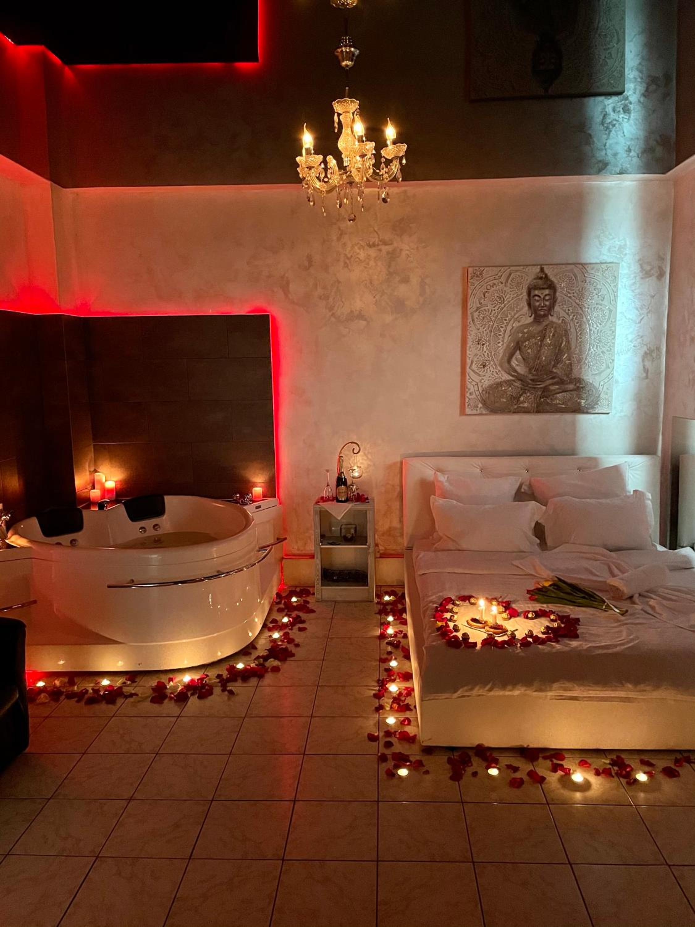 King Room with Spa Bath - Photo 8