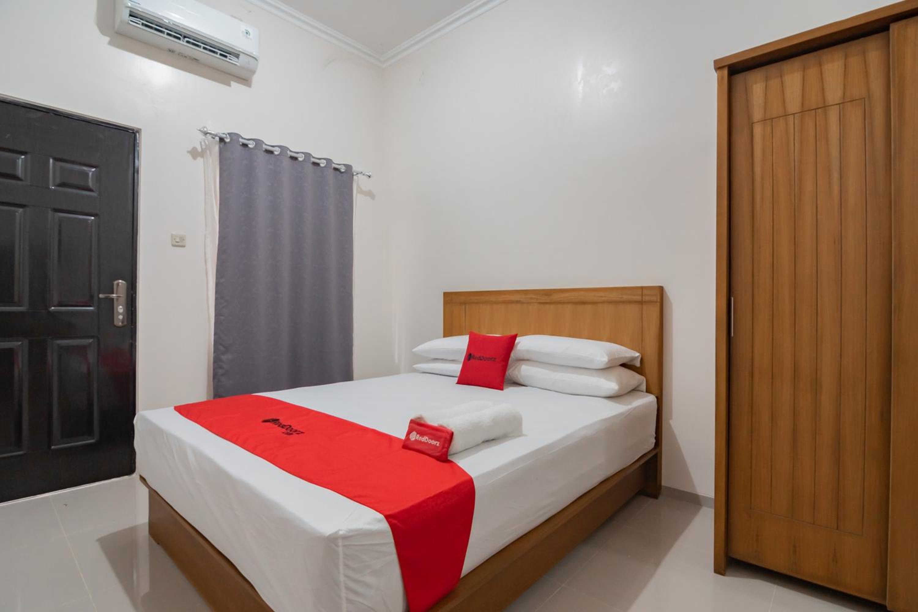 Deluxe Room - Photo 5