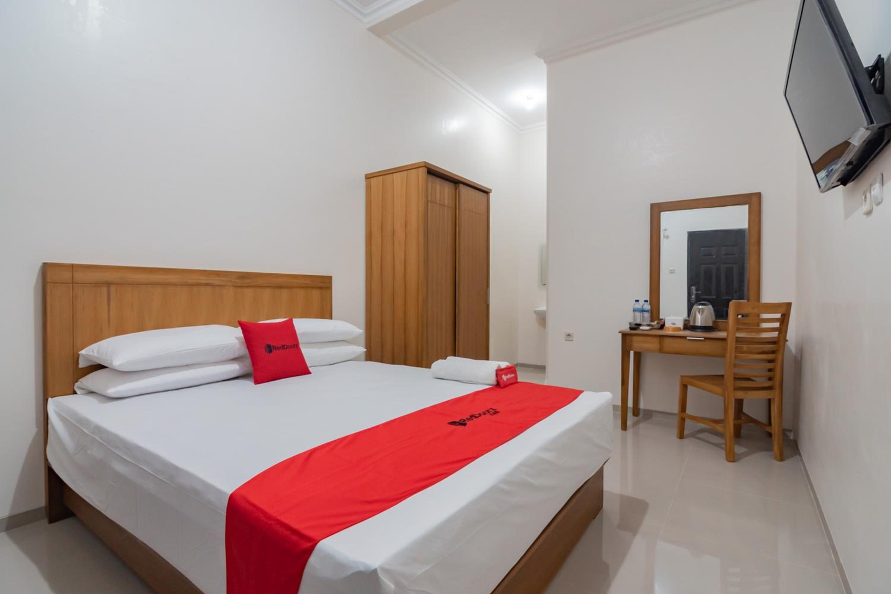 Deluxe Room - Photo 7