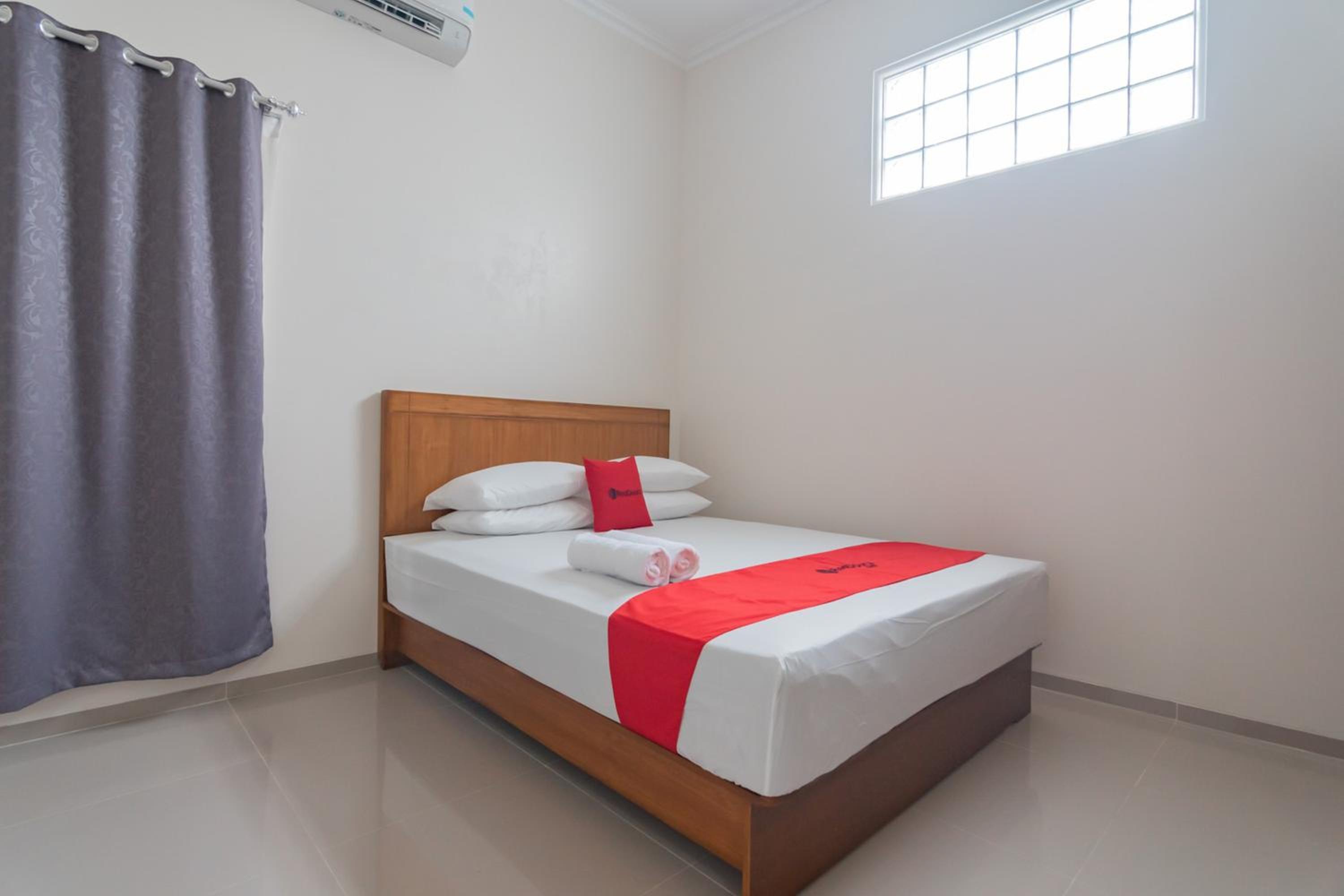 Deluxe Room - Photo 9