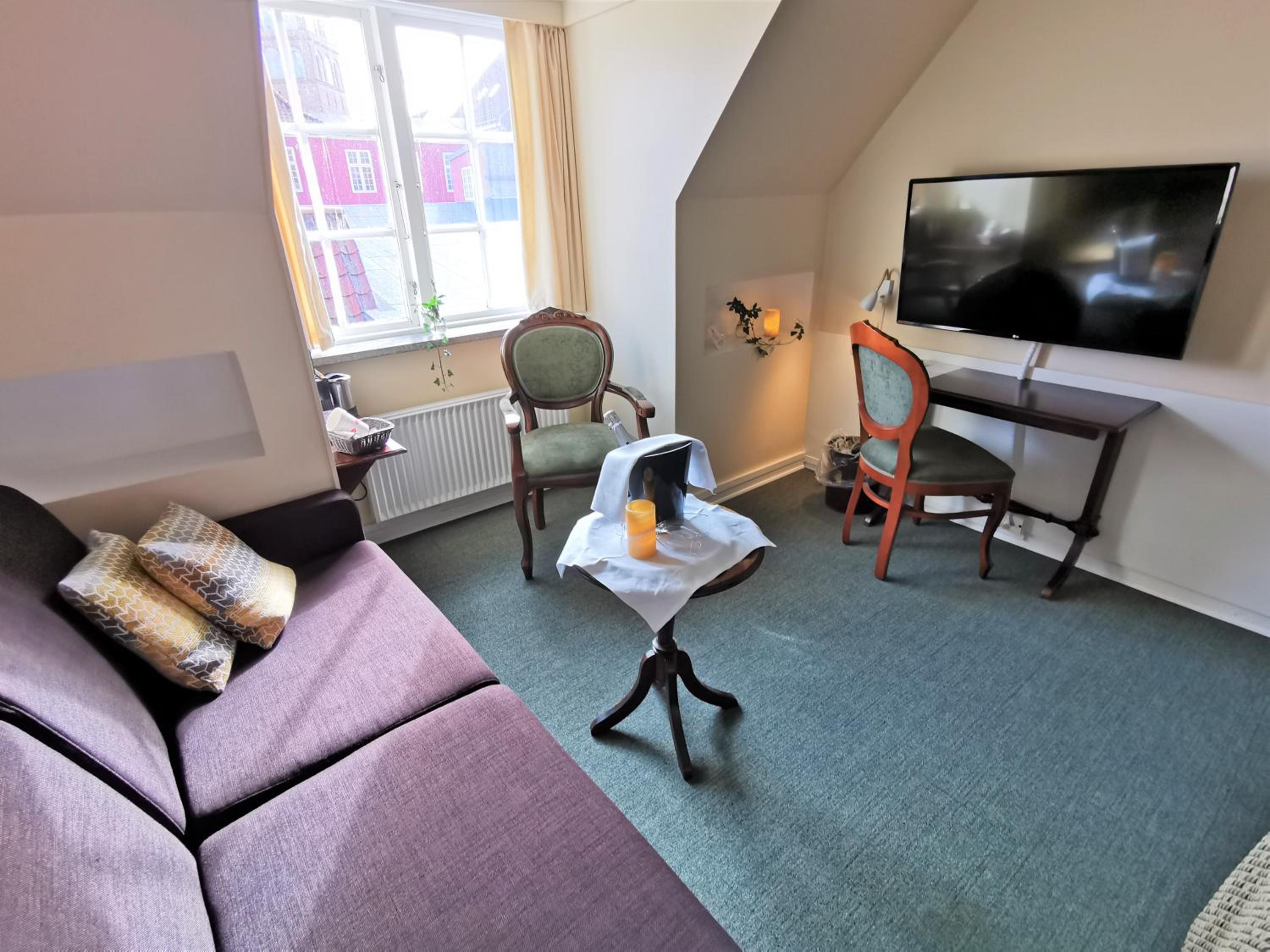 Family Room - Photo 8