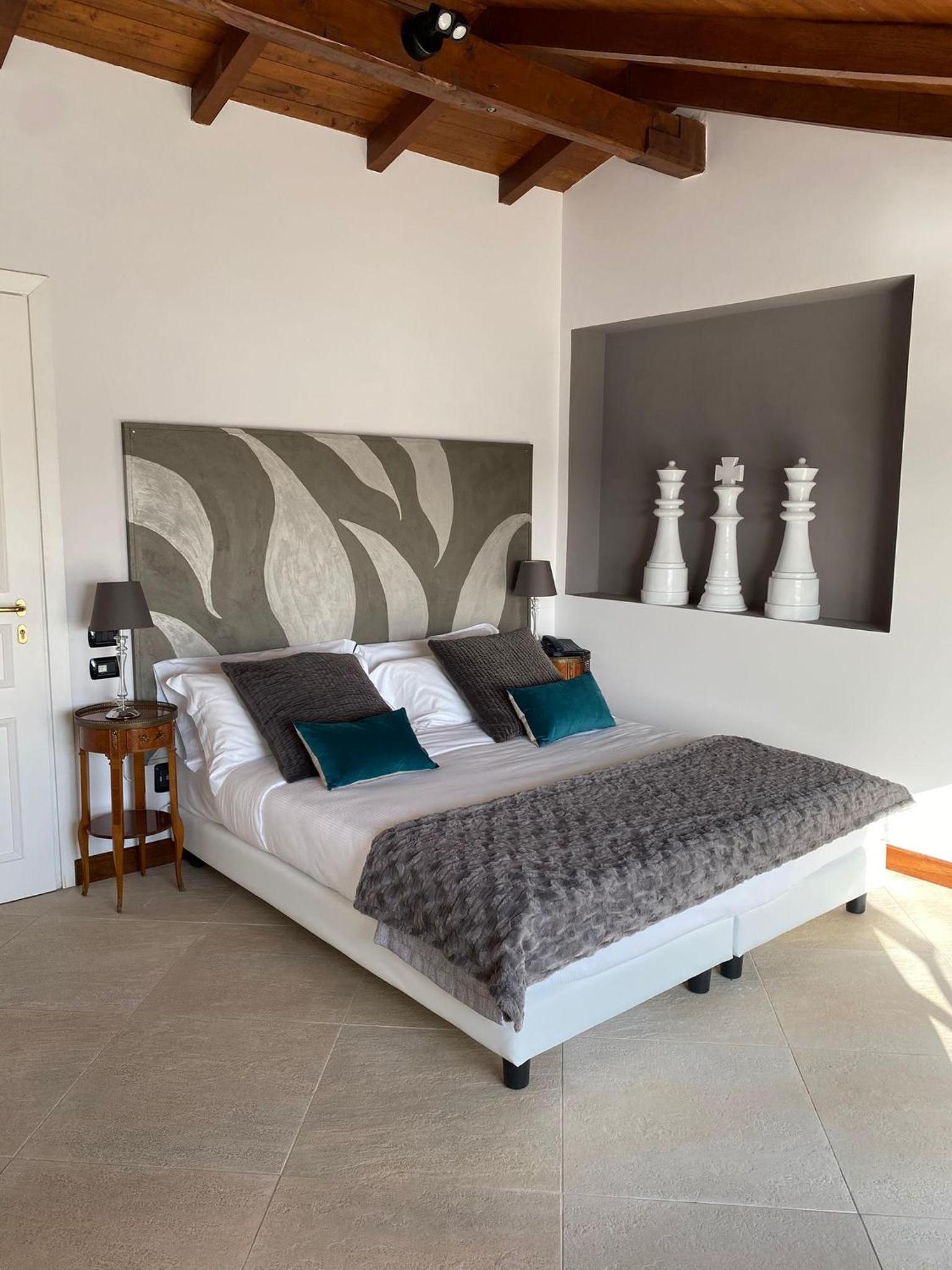 Superior Double Room with Lake View and Balcony