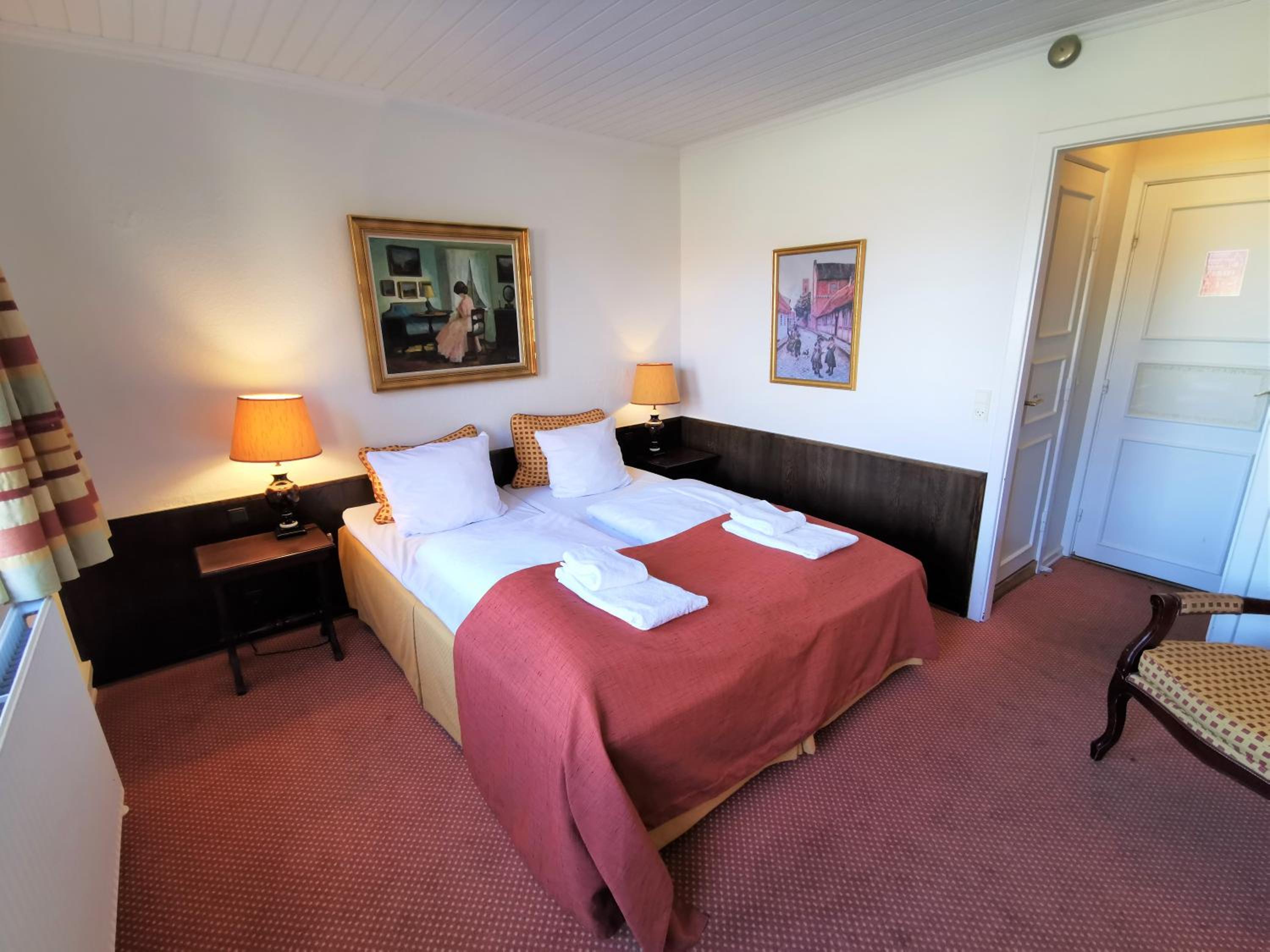 Standard Twin Room - Photo 12