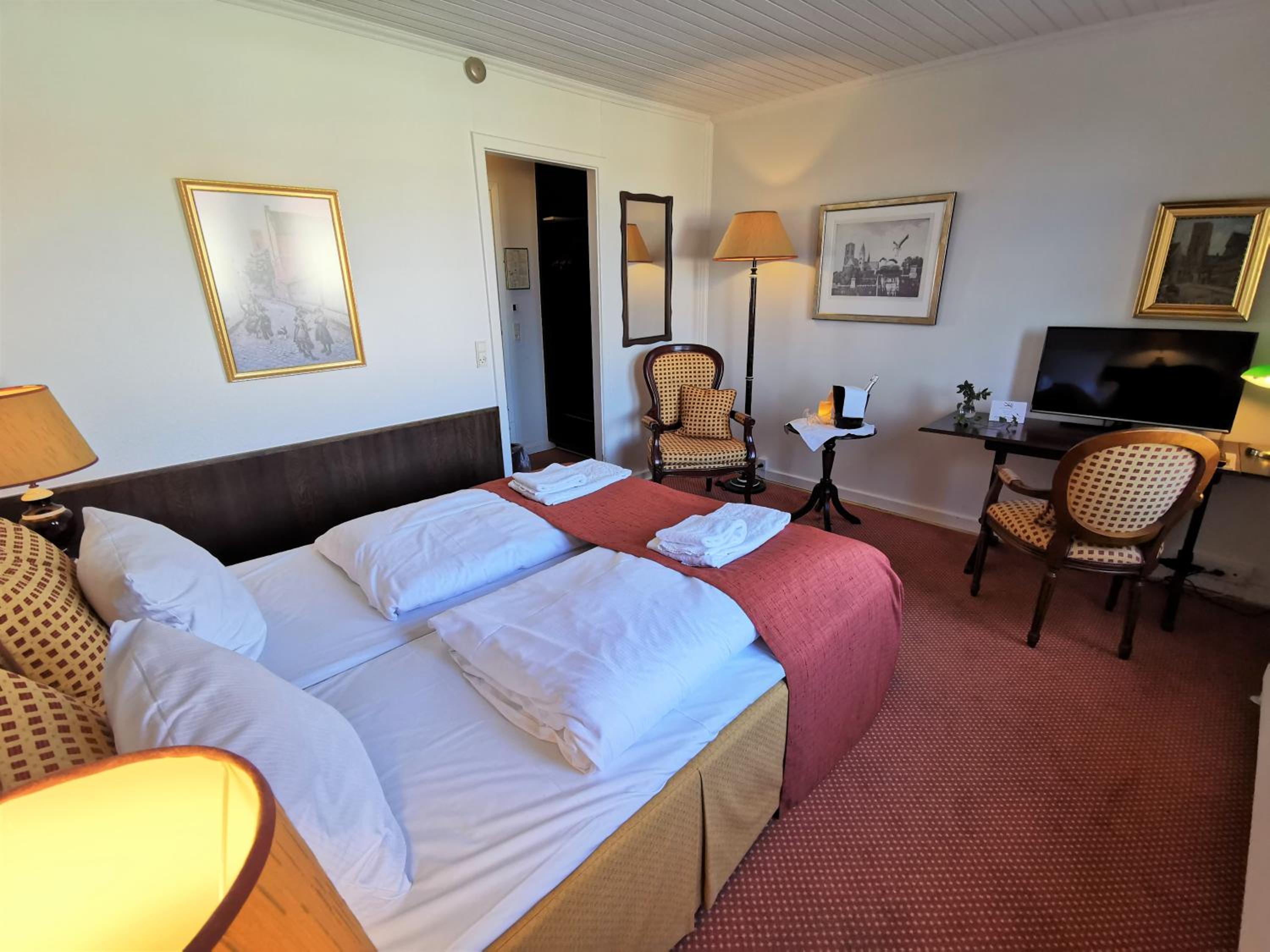 Standard Twin Room - Photo 14
