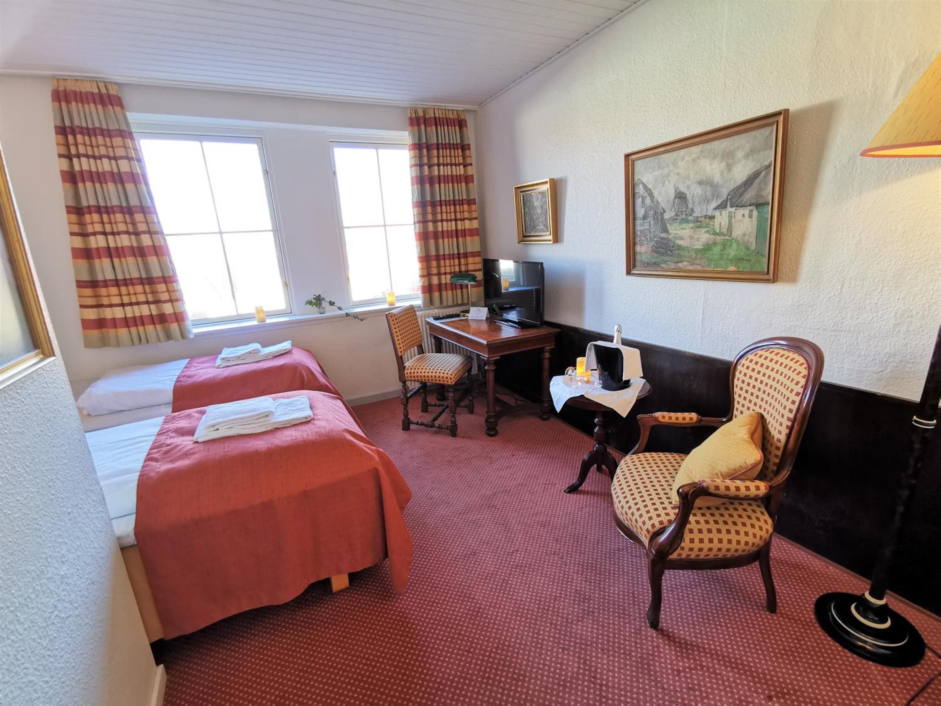 Standard Twin Room - Photo 10