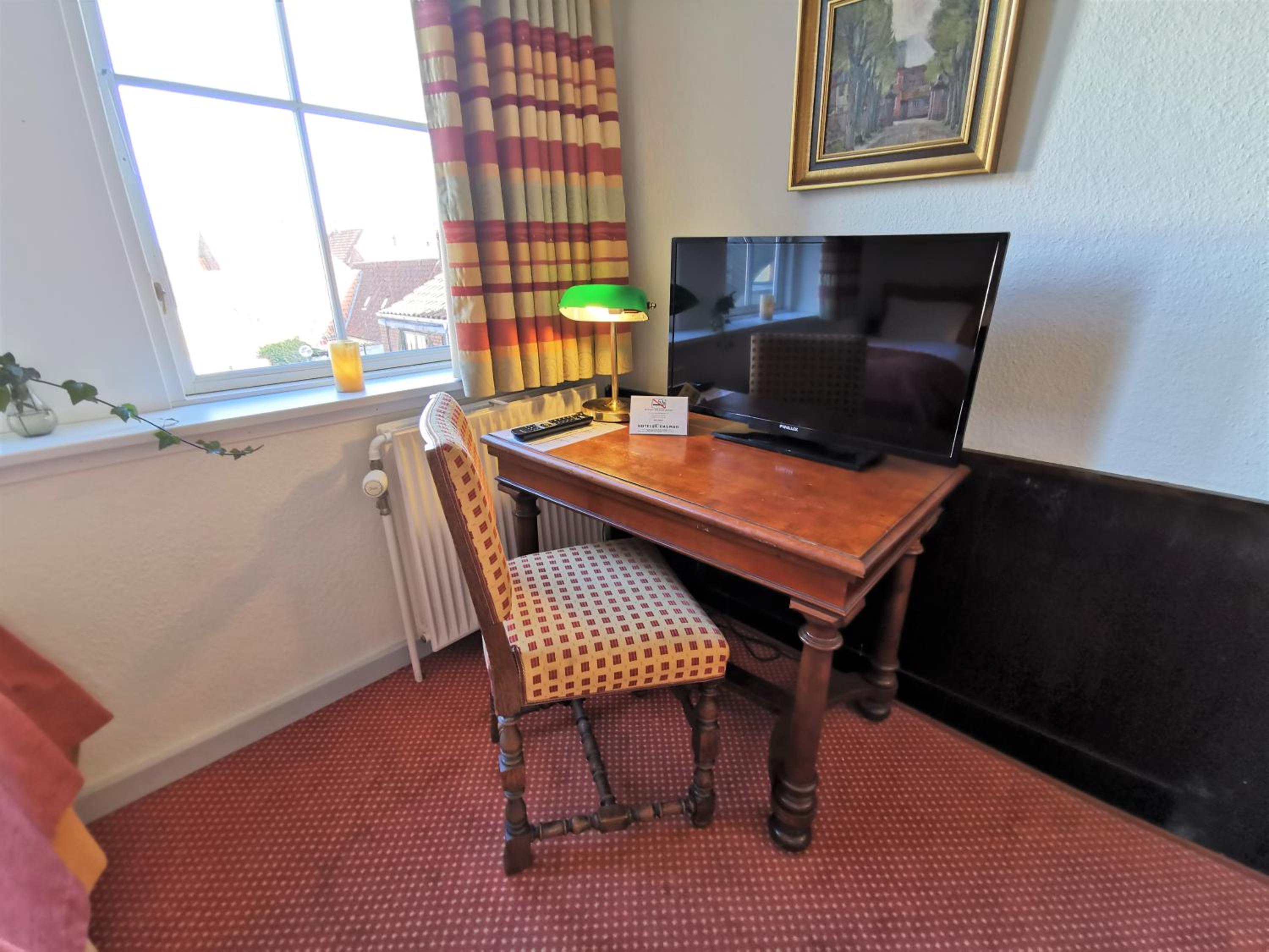 Standard Twin Room - Photo 3