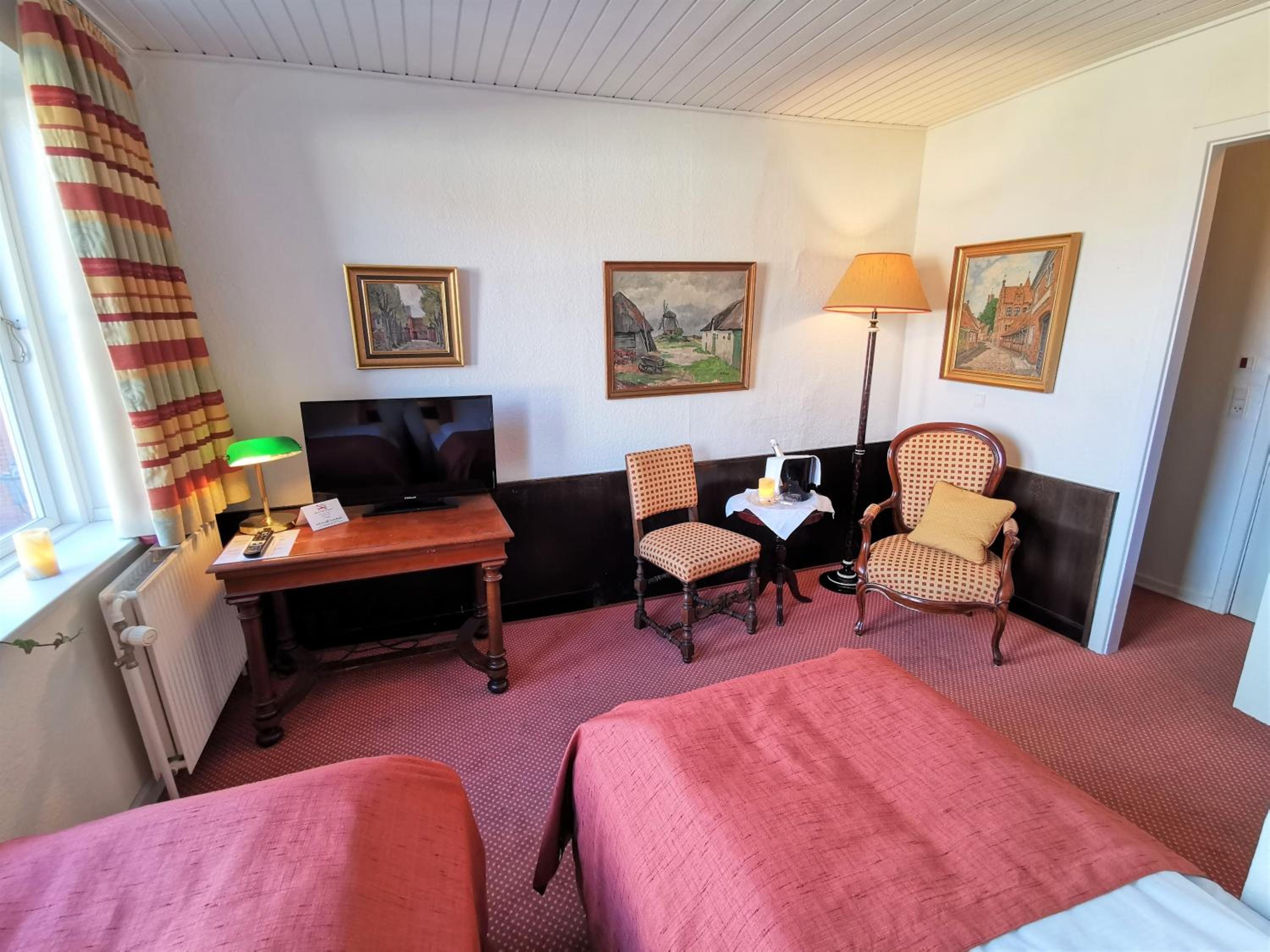 Standard Twin Room - Photo 4