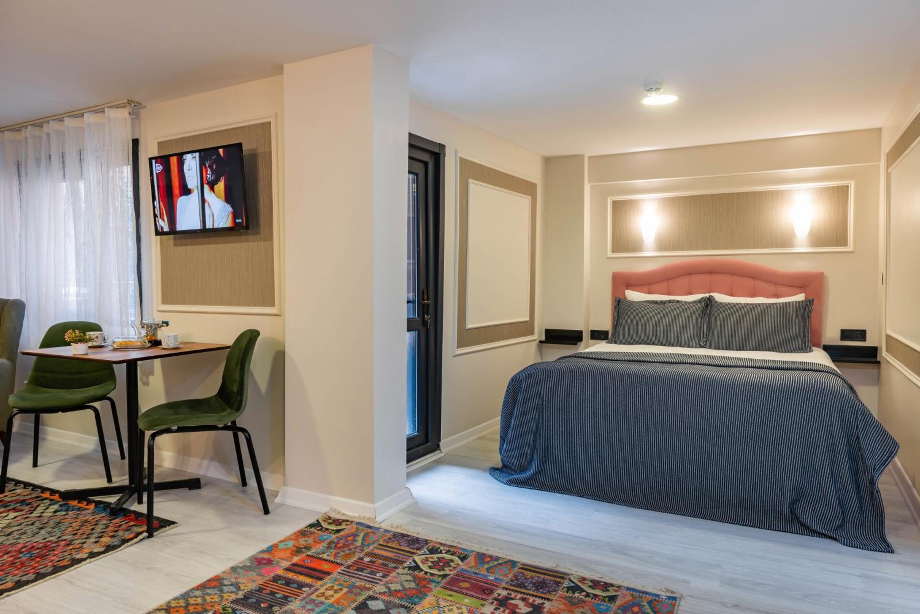 Junior Suite with Balcony photo 1