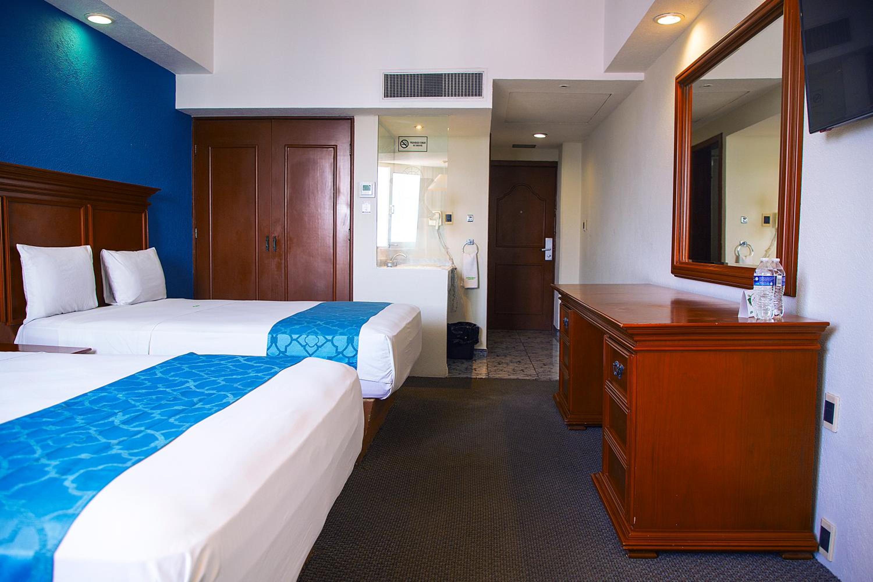 Double Room with Two Double Beds - Photo 3
